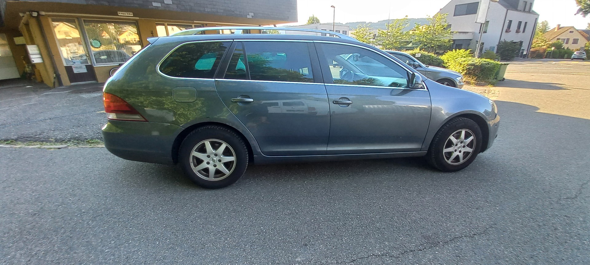 VW Golf Variant 1.2 TSI BlueMotion Technology Team-image-6
