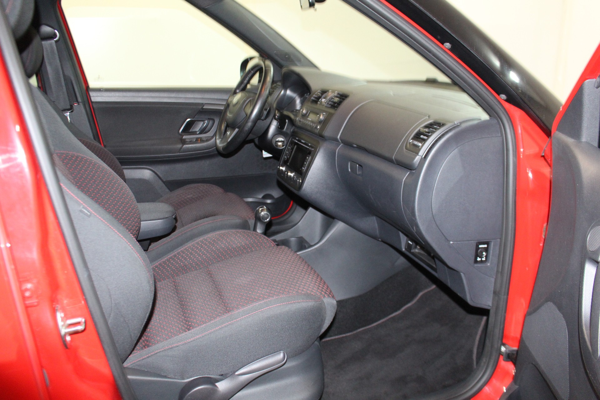 SKODA Fabia Combi 1.4 TSI RS DSG-image-10