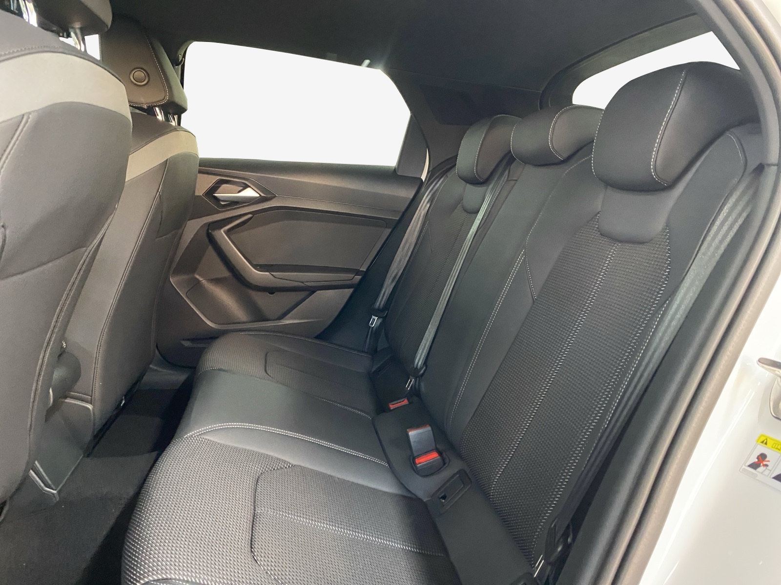 AUDI A1 Sportback 30 TFSI S Line S-tronic-image-11