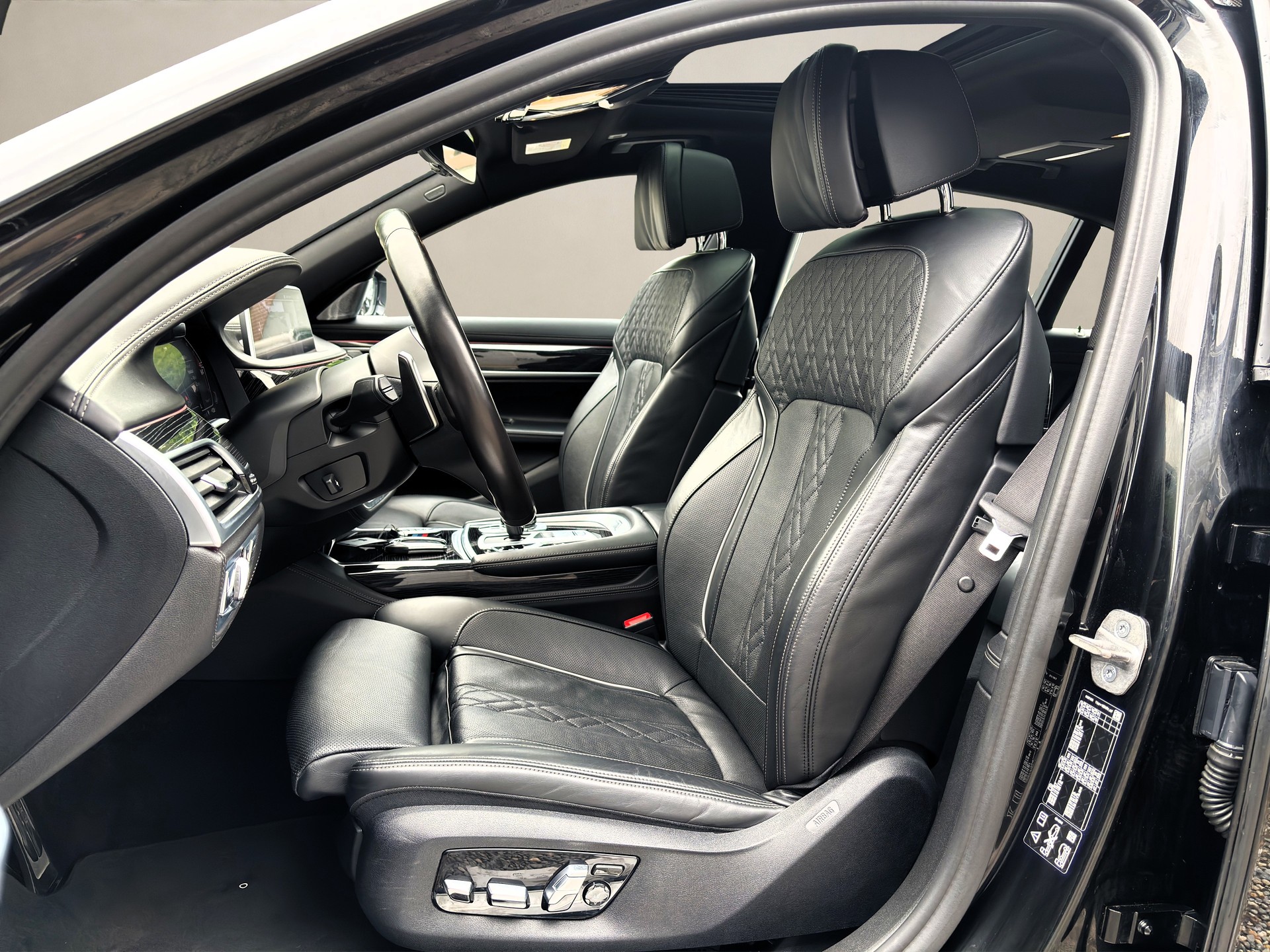 BMW 750Li xDrive❗M Sport❗Steptronic ✅CH-Fahrzeug & Gratis-Service✅-image-8