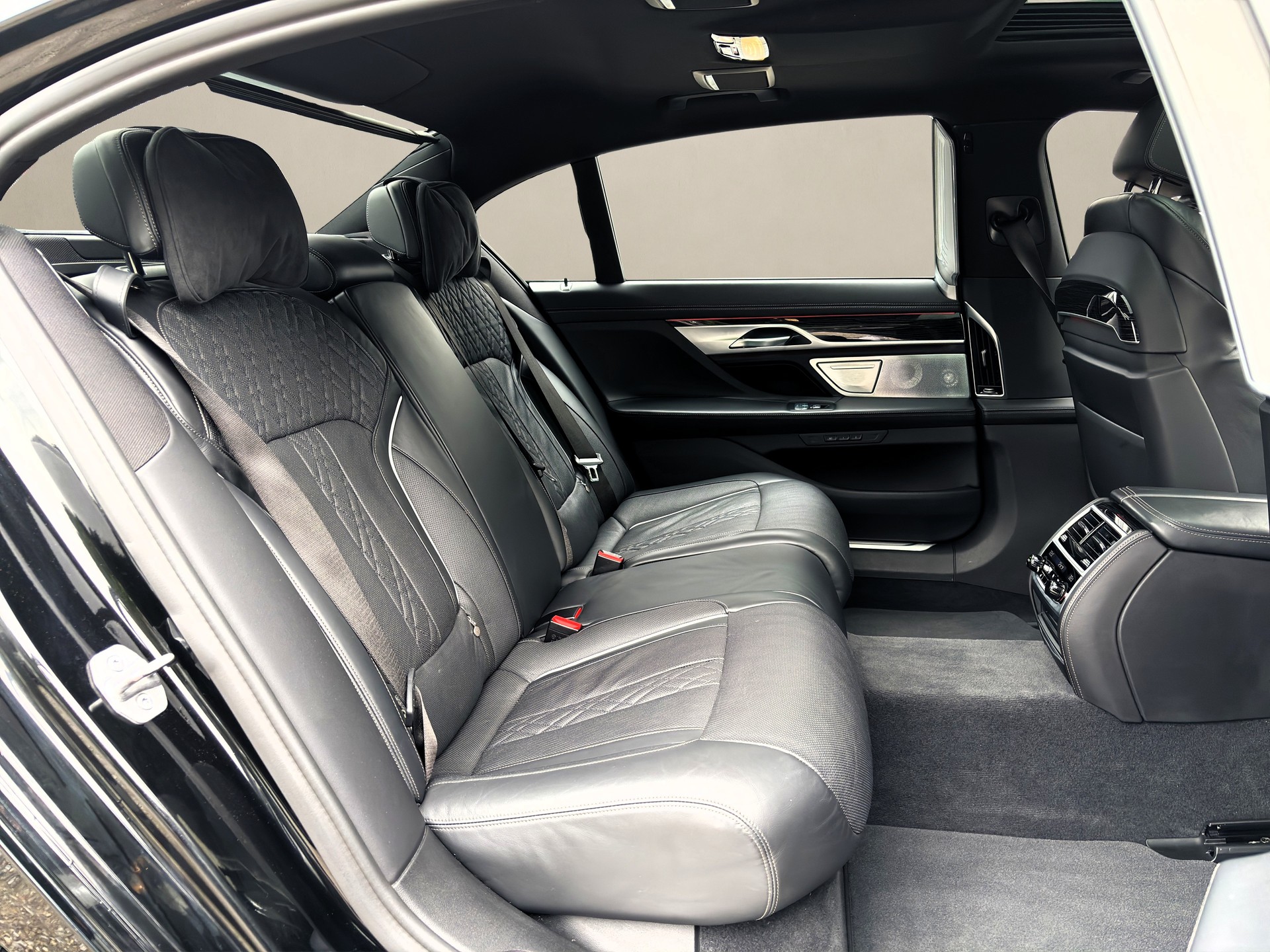 BMW 750Li xDrive❗M Sport❗Steptronic ✅CH-Fahrzeug & Gratis-Service✅-image-13