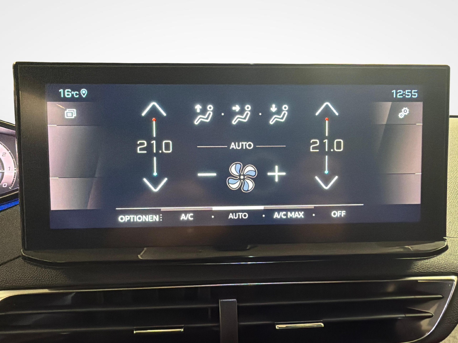 PEUGEOT 3008 1.2 PureTech GT Pack-image-17