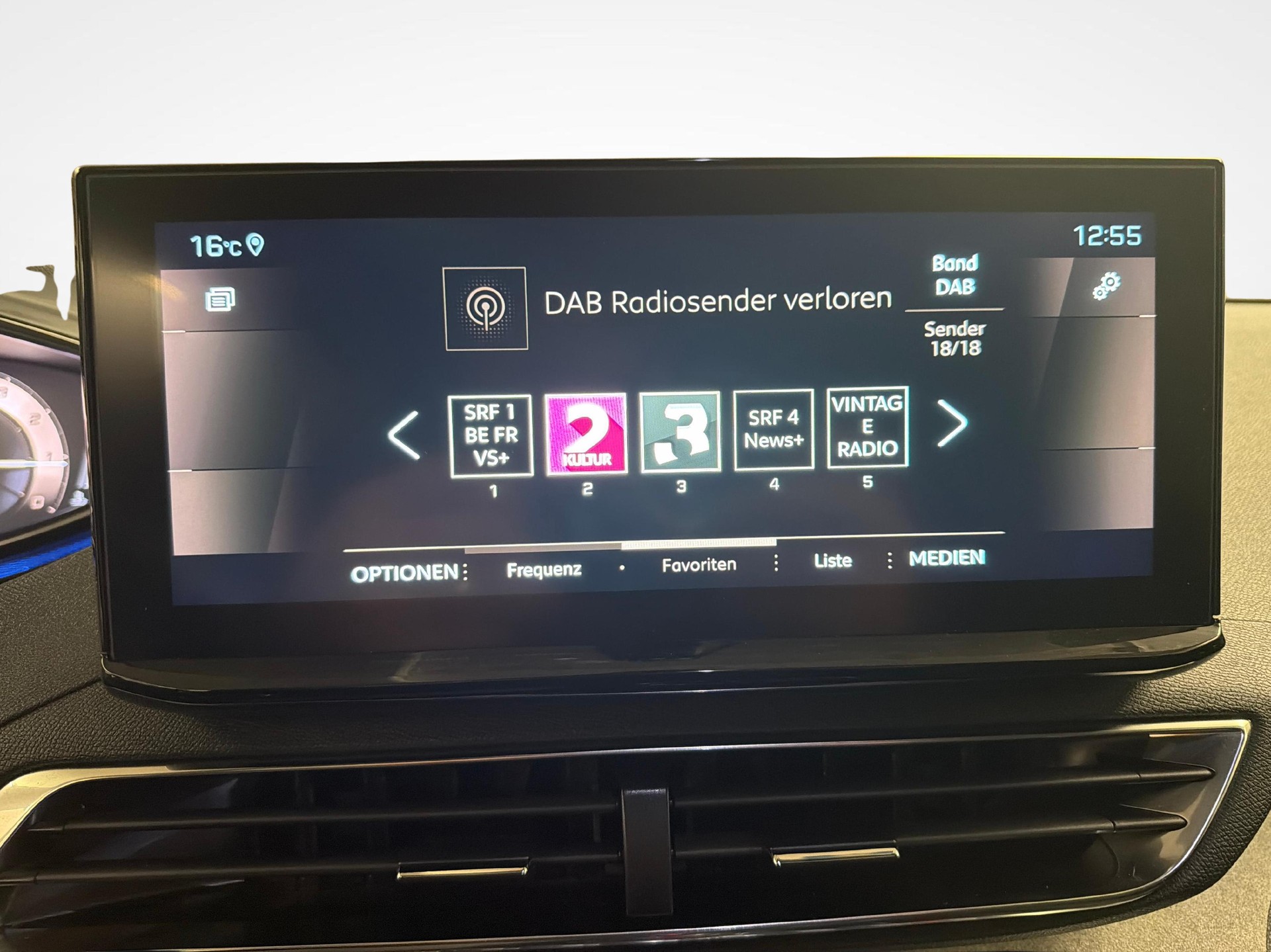 PEUGEOT 3008 1.2 PureTech GT Pack-image-16