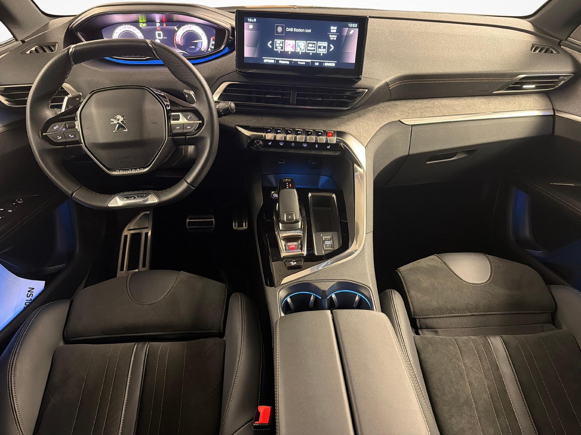 PEUGEOT 3008 1.2 PureTech GT Pack-image-8