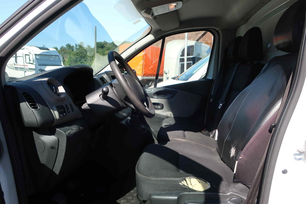 RENAULT Trafic 1.6 dCi 95 2.7t Access L1H1-image-9