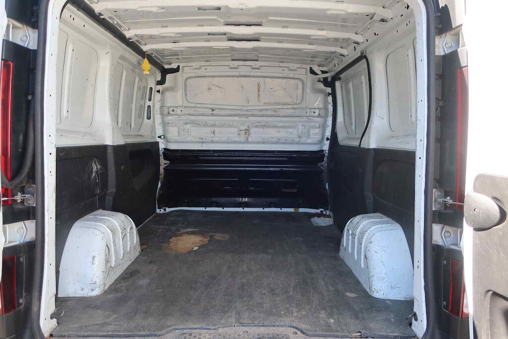RENAULT Trafic 1.6 dCi 95 2.7t Access L1H1-image-8