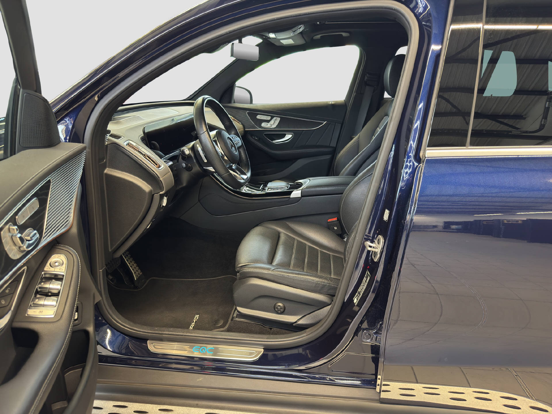 MERCEDES-BENZ EQC 400 AMG Line 4MATIC-image-6