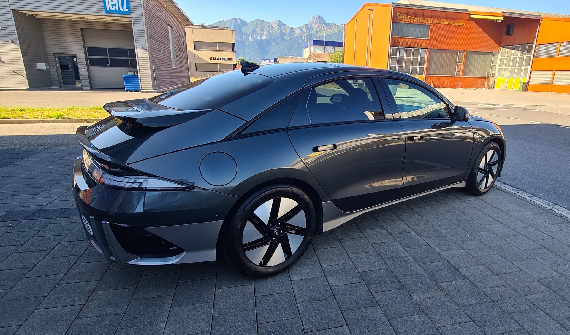 HYUNDAI Ioniq 6 77kWh Launch Edition 2WD-image-3