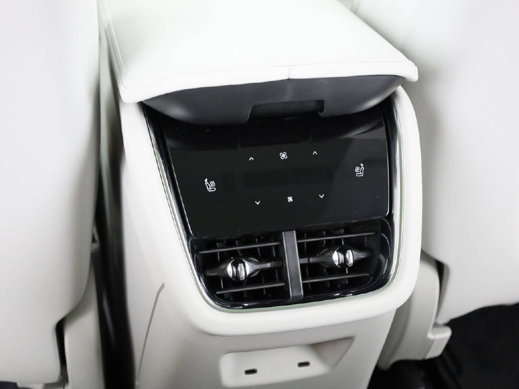 VOLVO EX 90 Twin Performance Ultra AWDD 800V-image-7