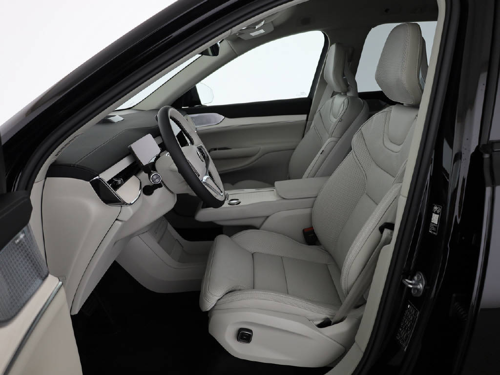 VOLVO EX 90 Twin Performance Ultra AWDD 800V-image-1