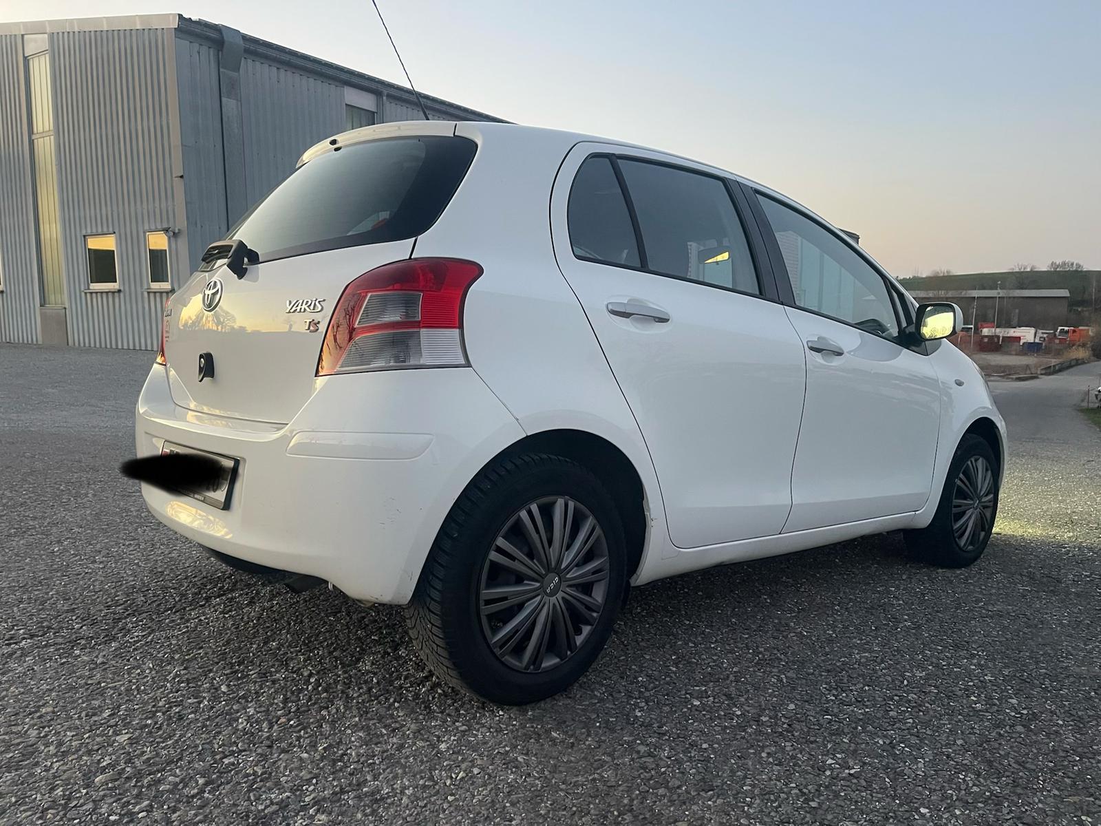 TOYOTA Yaris 1.0 Linea Terra-image-7