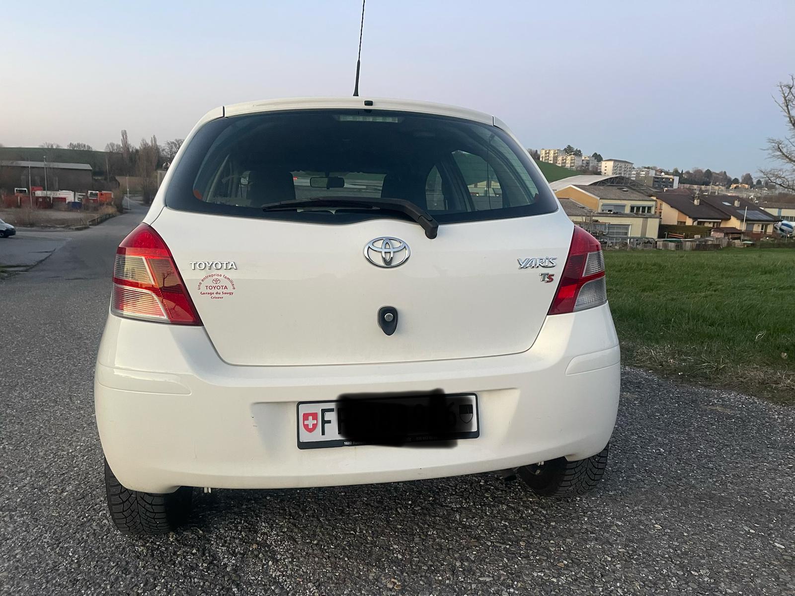 TOYOTA Yaris 1.0 Linea Terra-image-6