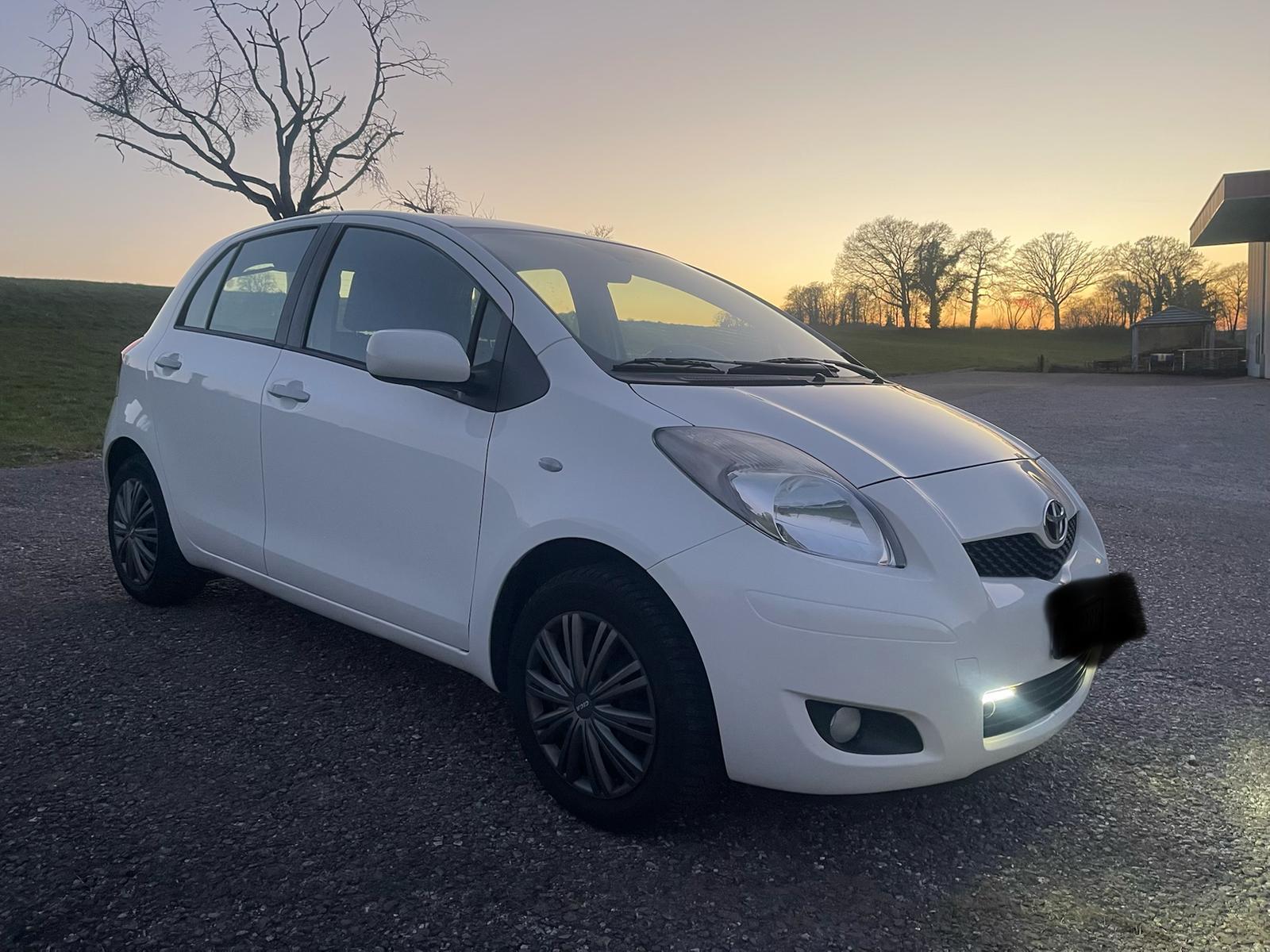 TOYOTA Yaris 1.0 Linea Terra-image-1