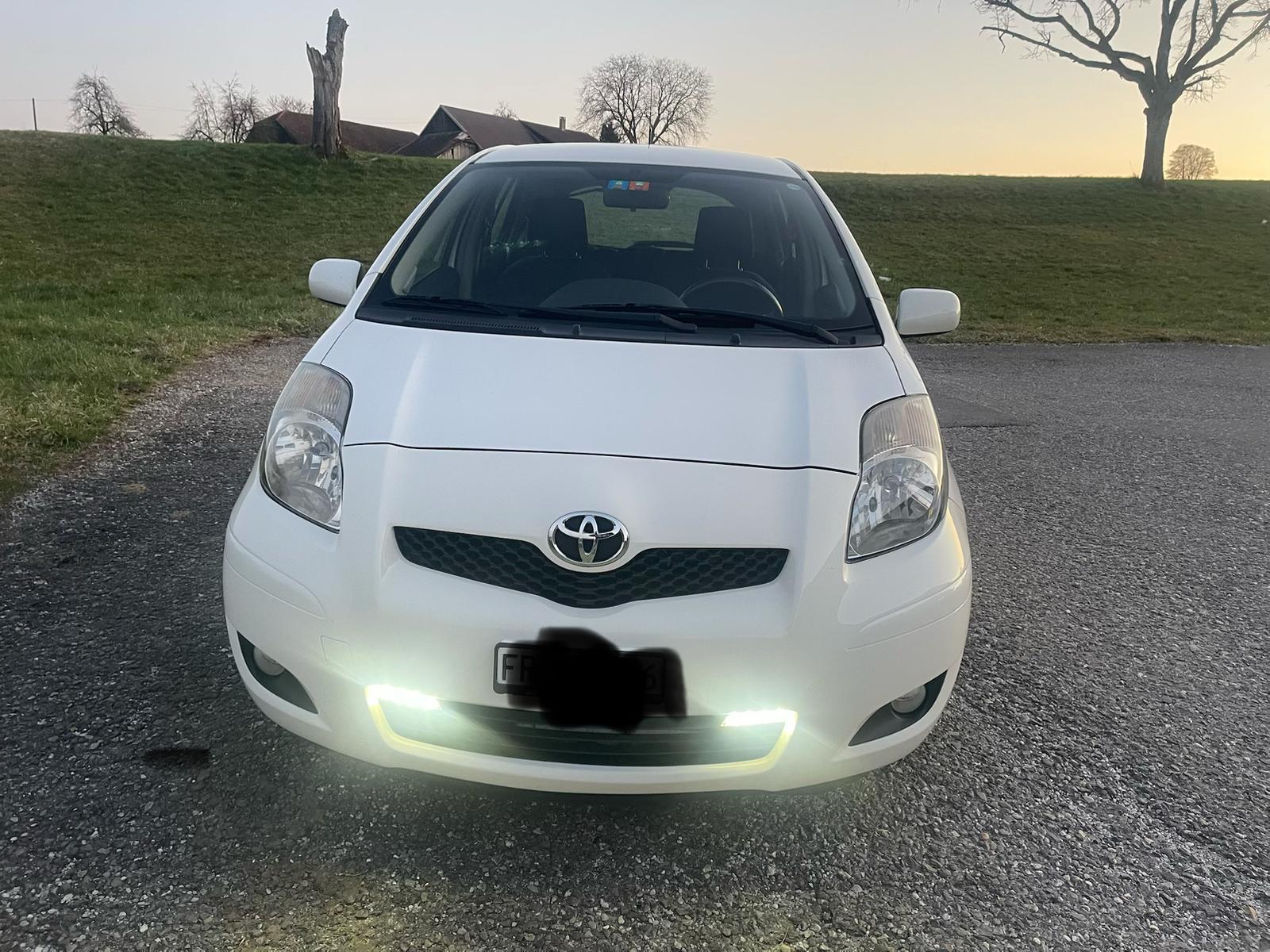 TOYOTA Yaris 1.0 Linea Terra-image-2