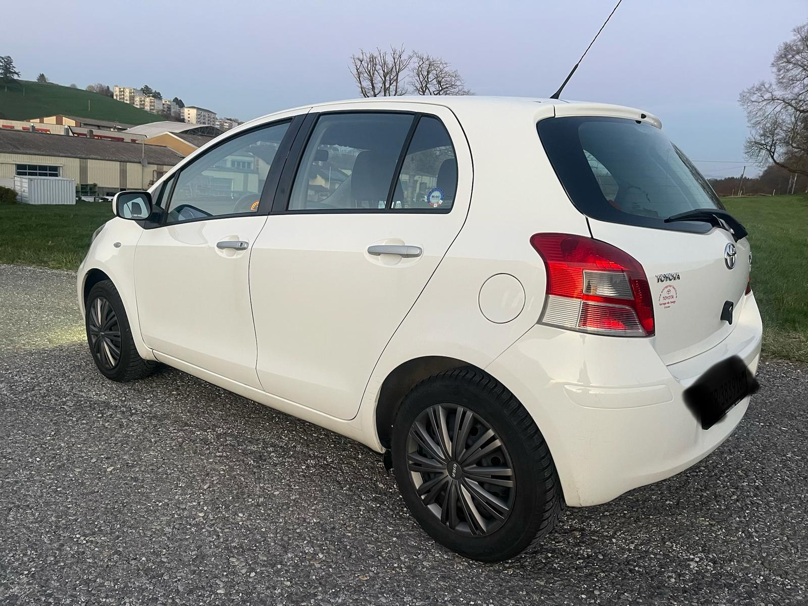 TOYOTA Yaris 1.0 Linea Terra-image-5