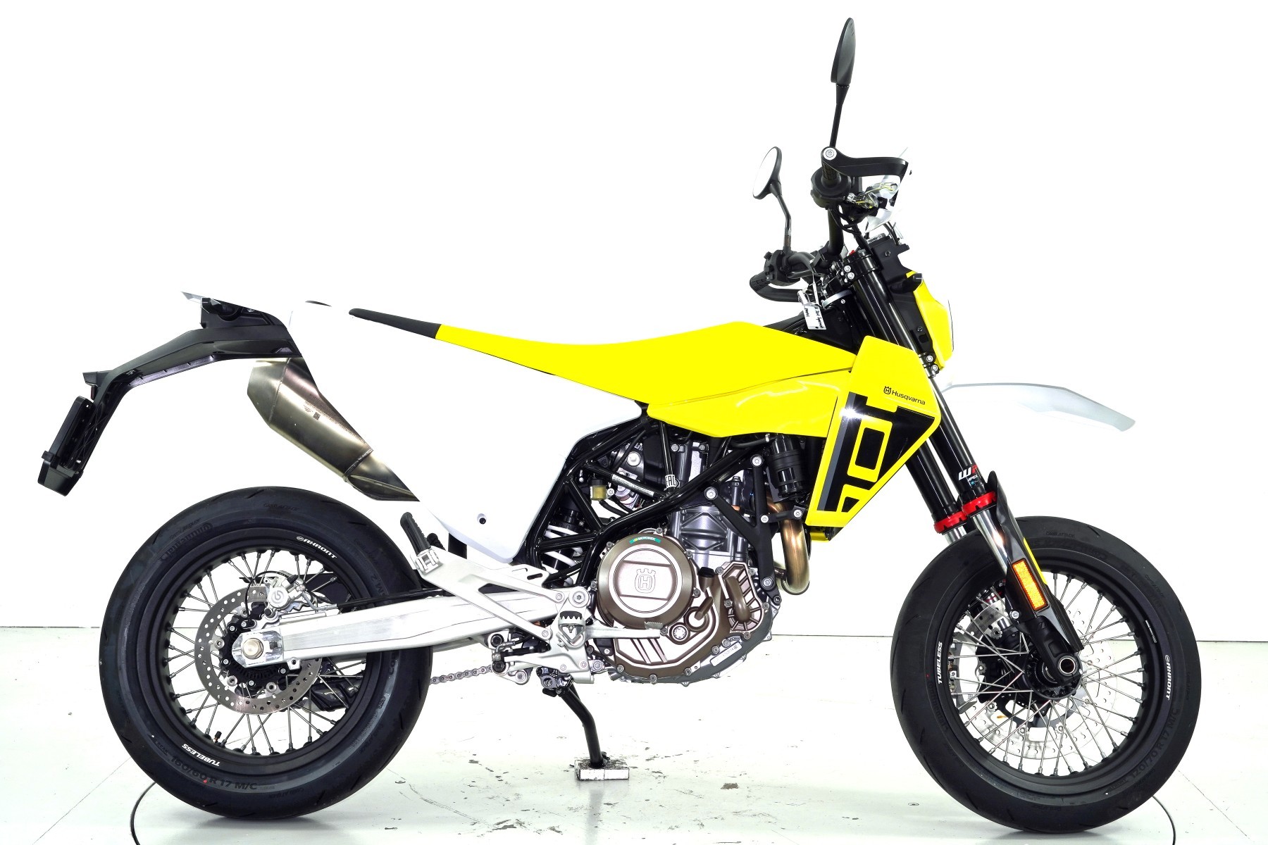 HUSQVARNA 701 Supermoto-showroom-element-3