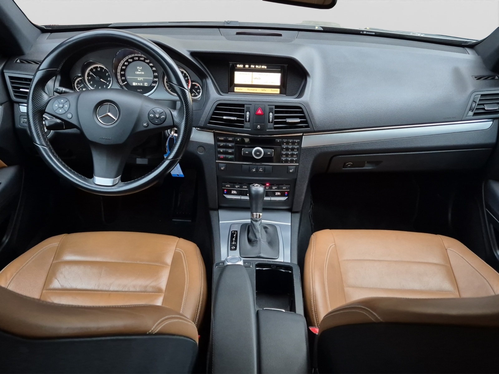 MERCEDES-BENZ E 250 CGI BlueEfficiency Automatic-image-11