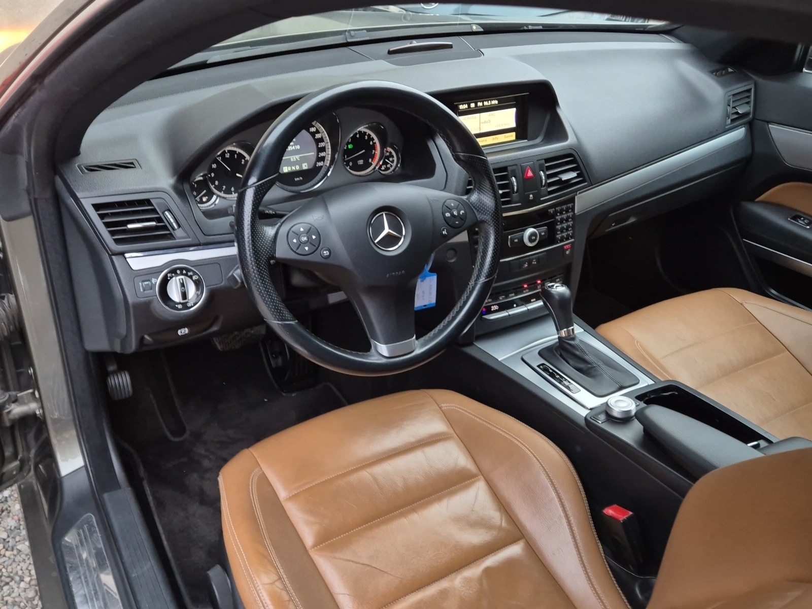MERCEDES-BENZ E 250 CGI BlueEfficiency Automatic-image-14