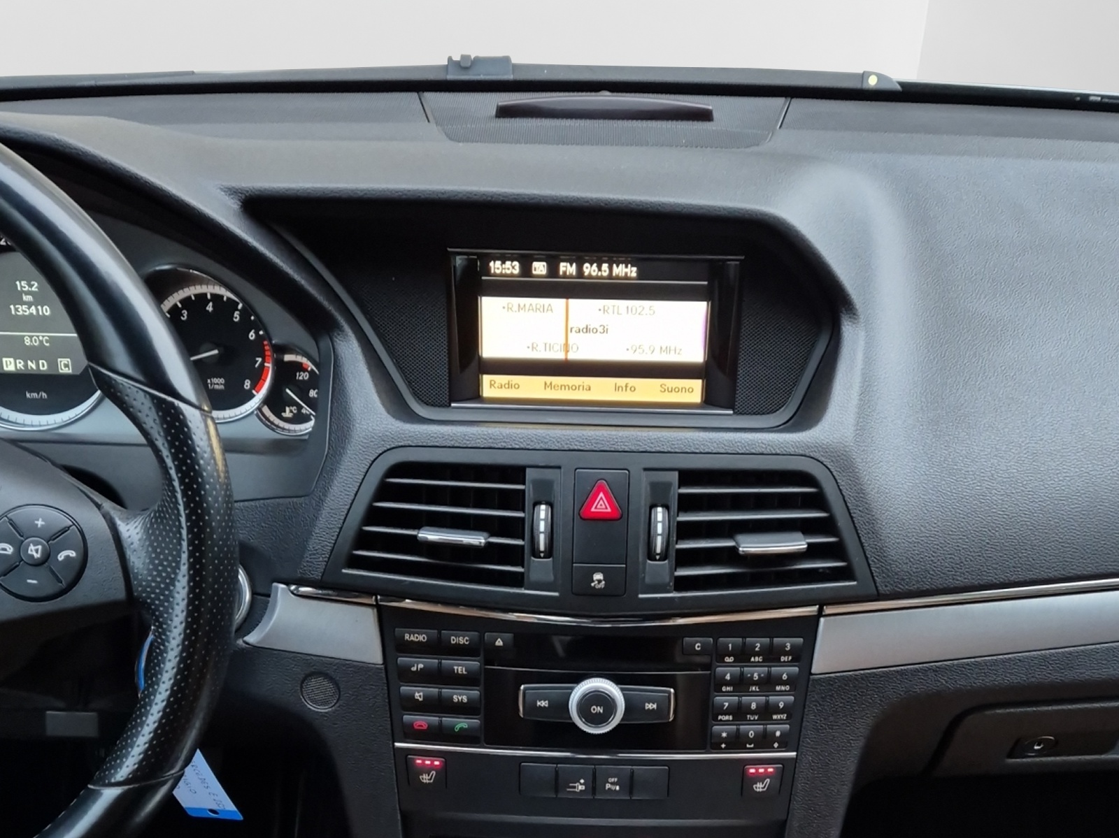 MERCEDES-BENZ E 250 CGI BlueEfficiency Automatic-image-12