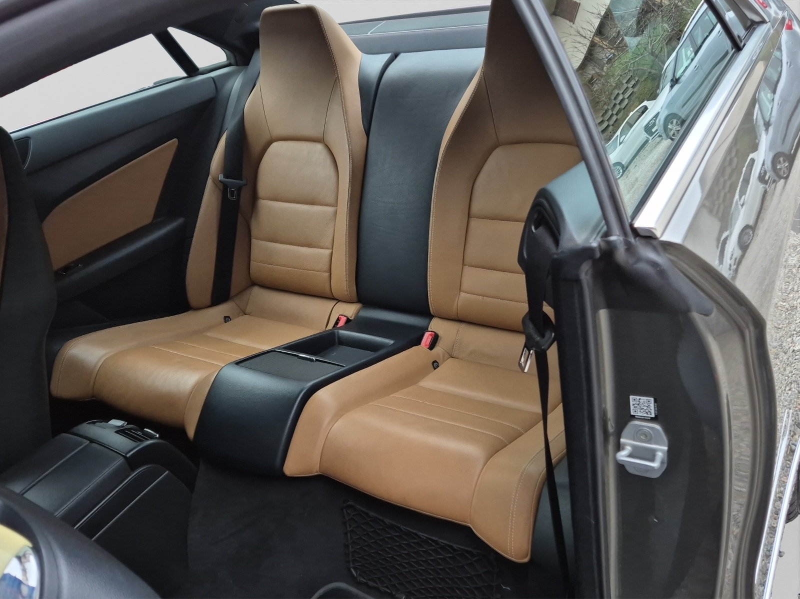 MERCEDES-BENZ E 250 CGI BlueEfficiency Automatic-image-10