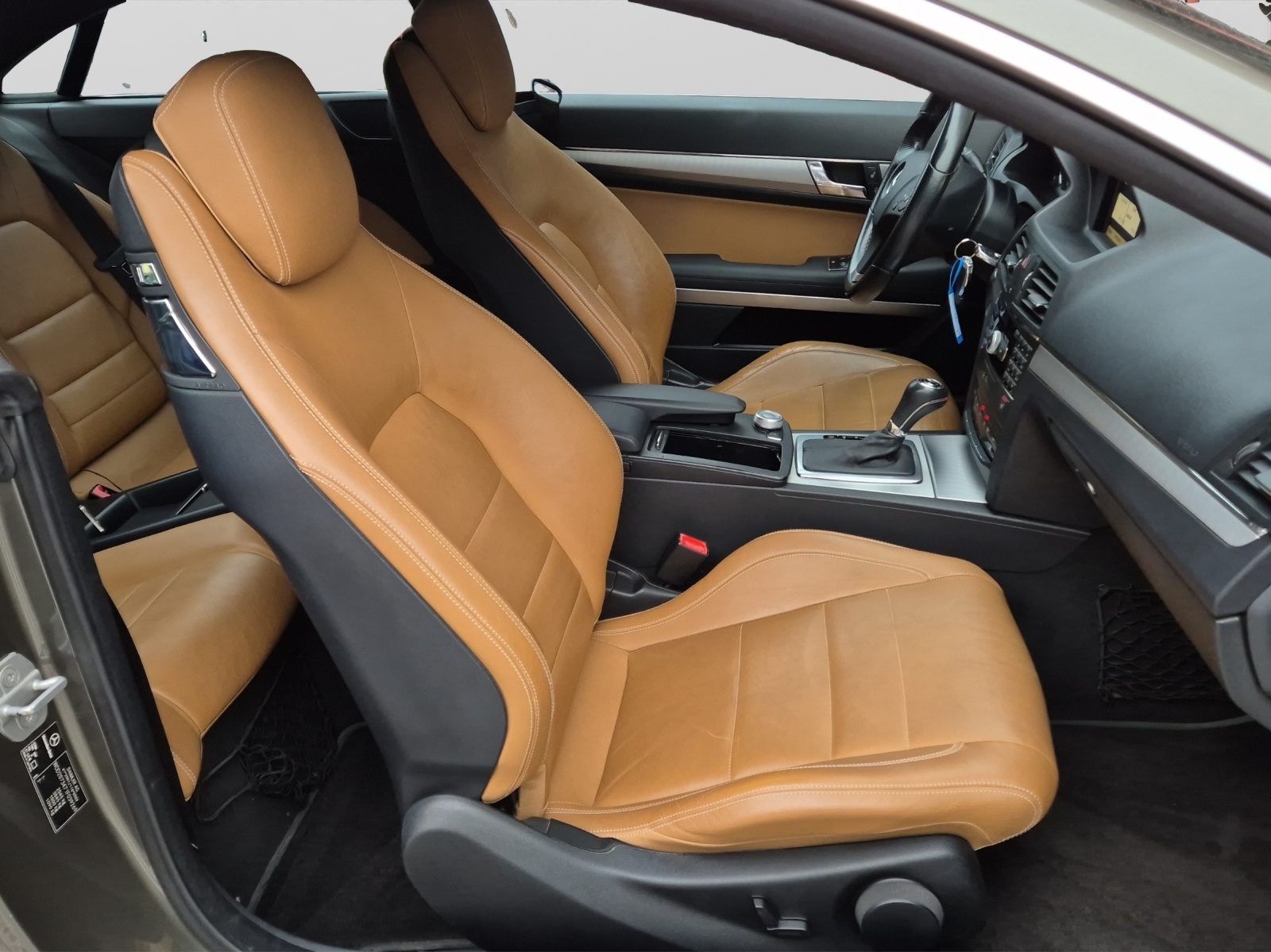 MERCEDES-BENZ E 250 CGI BlueEfficiency Automatic-image-13