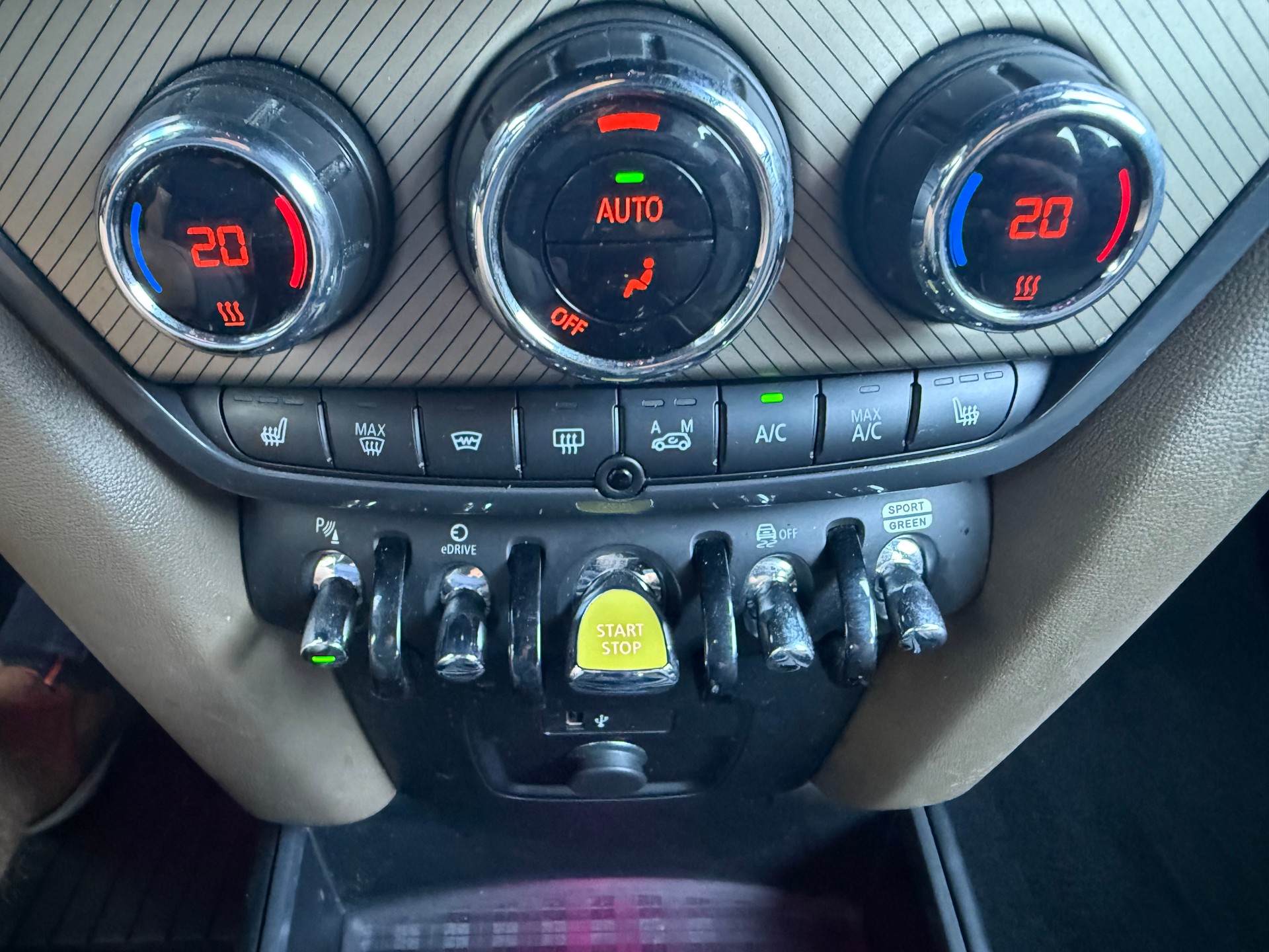 MINI Countryman Cooper S E ALL4 Steptronic-image-23