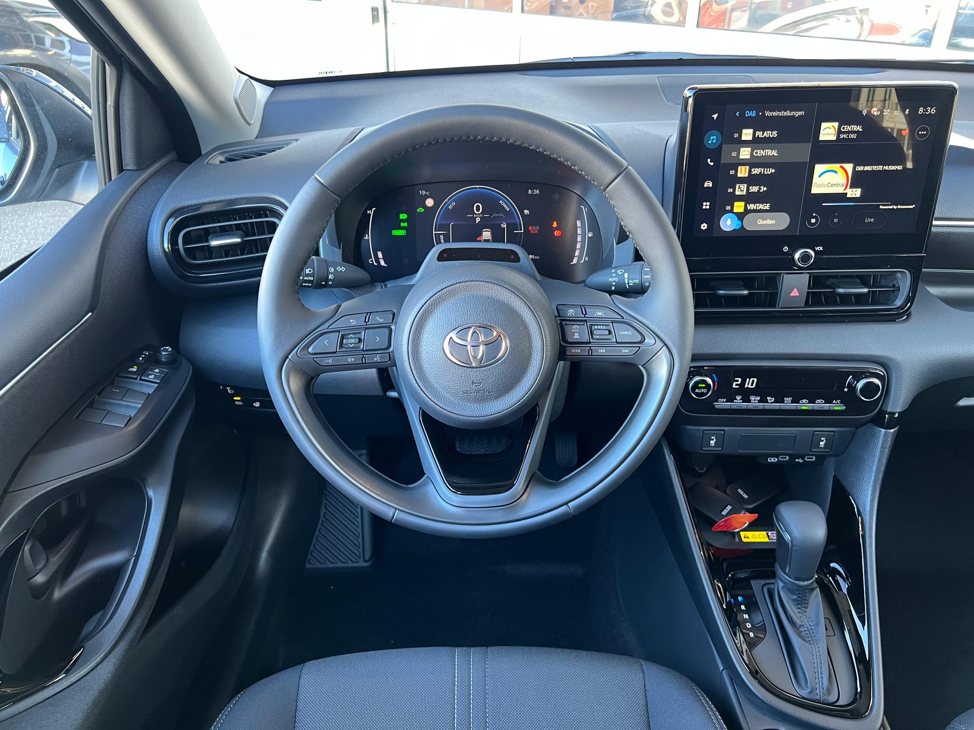 TOYOTA Yaris 1.5 VVT-i HSD Trend-image-13