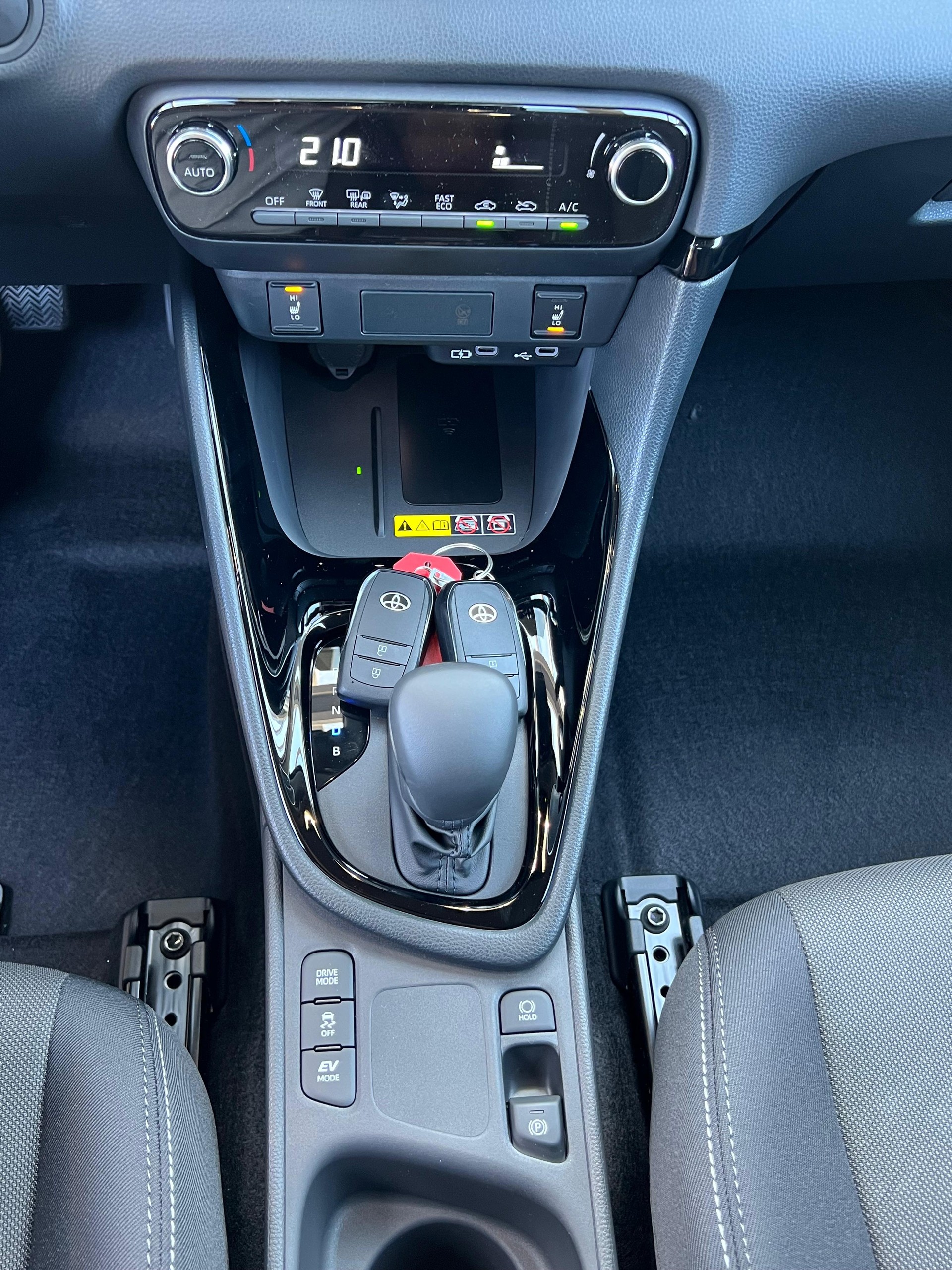 TOYOTA Yaris 1.5 VVT-i HSD Trend-image-14