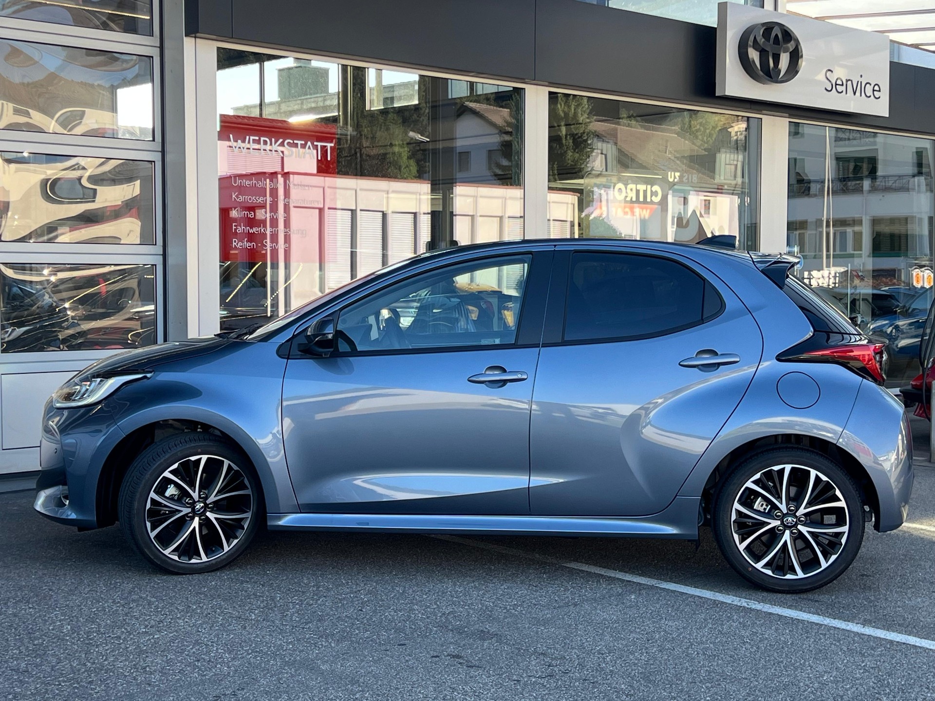 TOYOTA Yaris 1.5 VVT-i HSD Trend-image-4