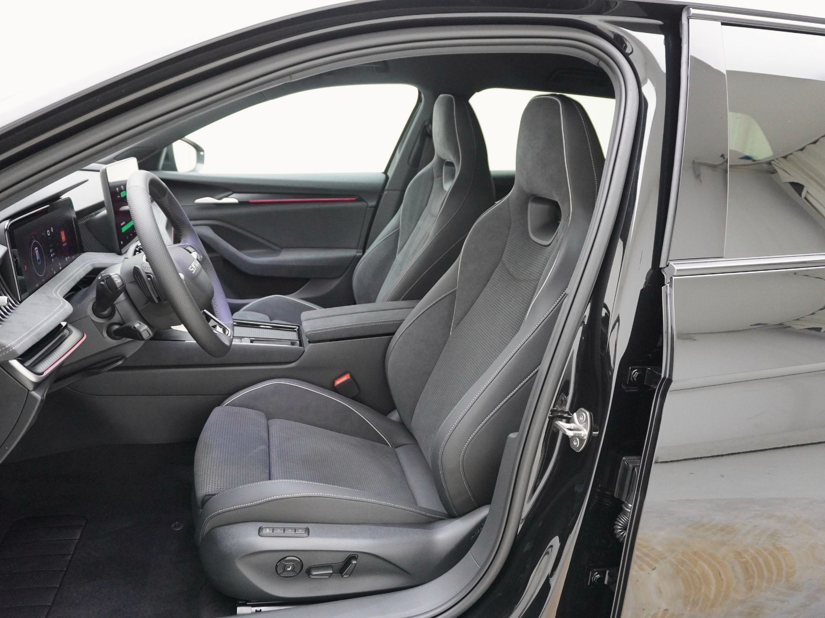 SKODA Superb 1.5 TSI Plug-in-Hybrid Sportline DSG-image-12