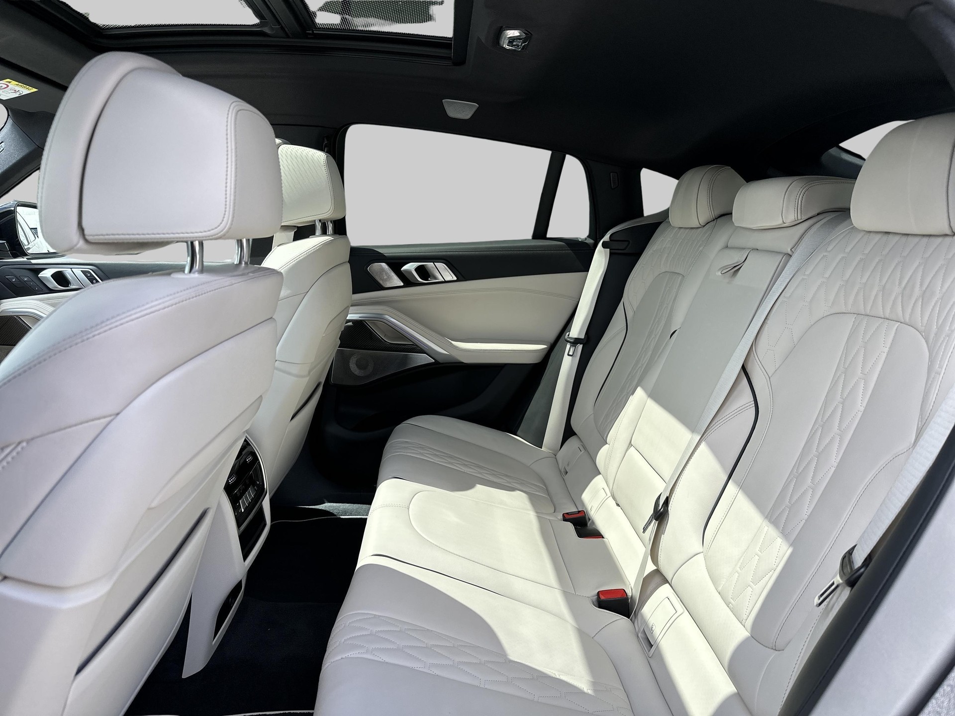 BMW X6 M50i-image-19