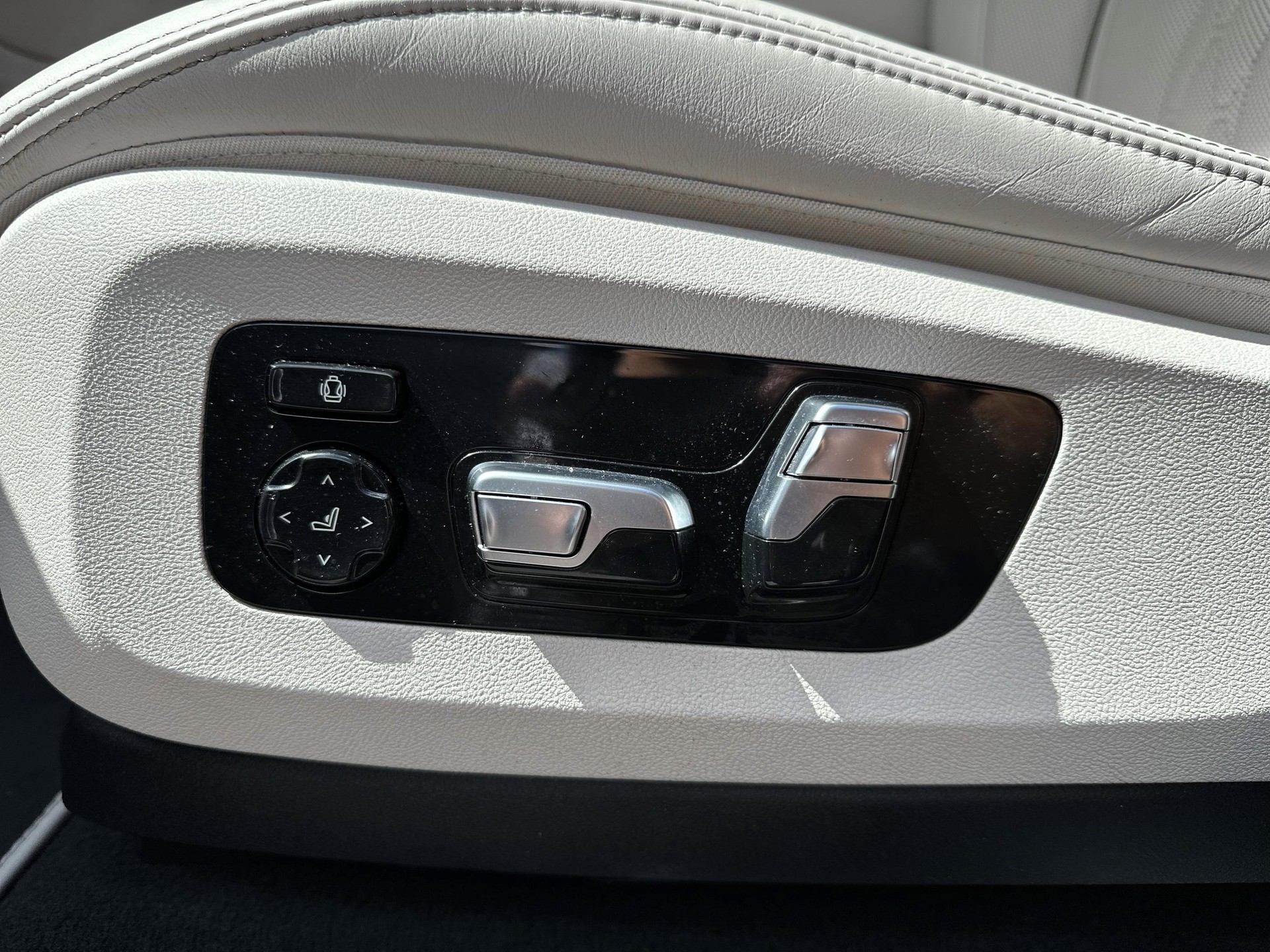 BMW X6 M50i-image-21