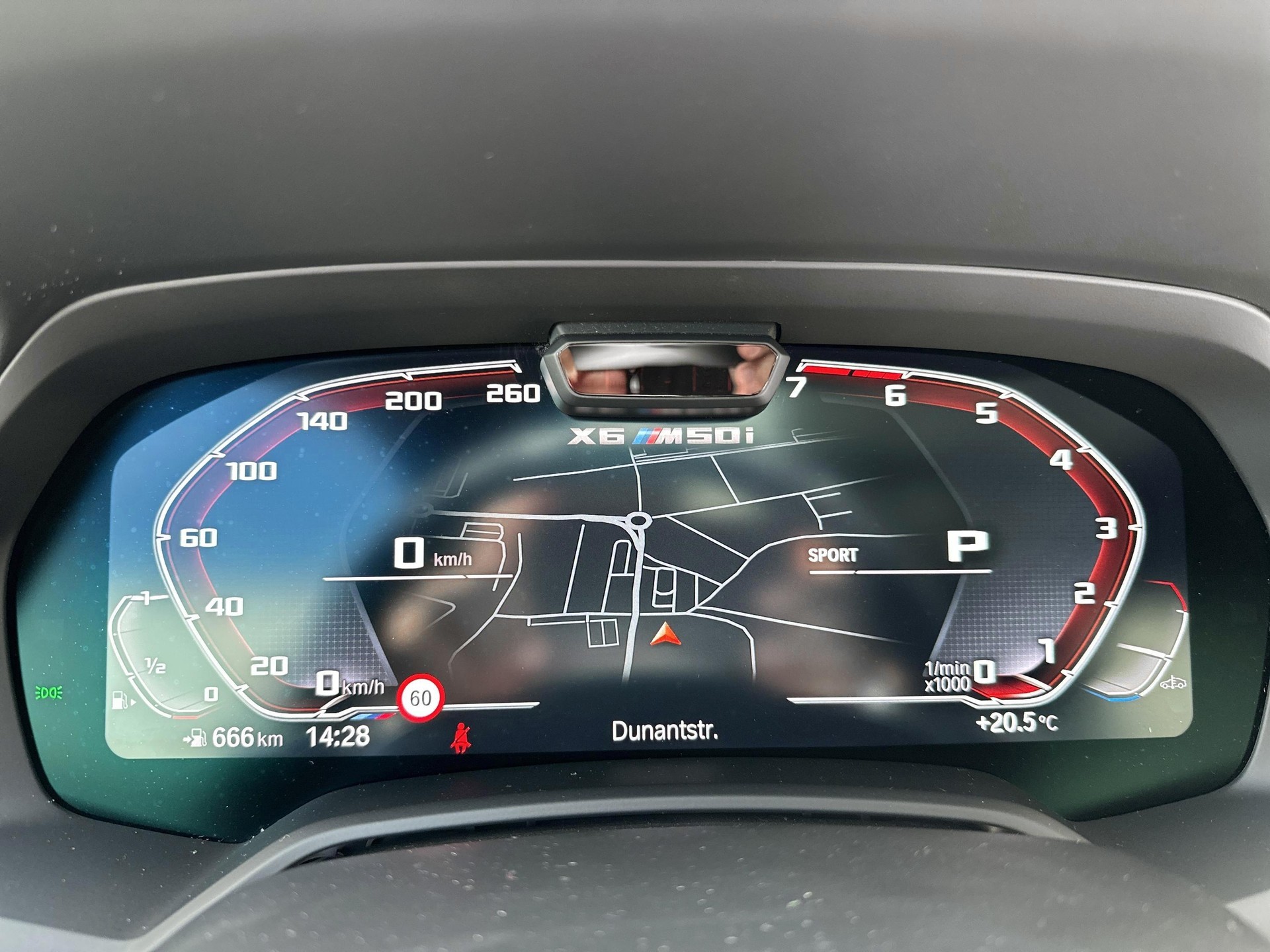 BMW X6 M50i-image-13