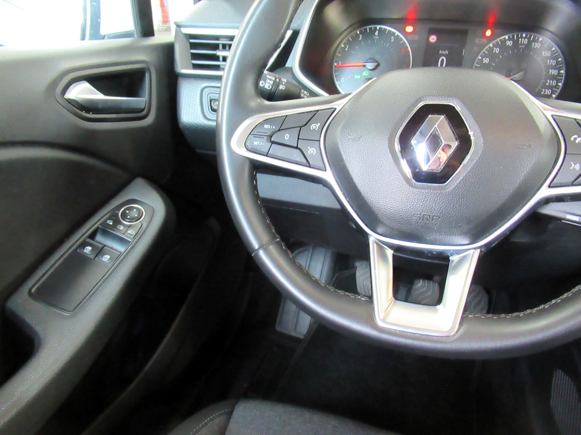 RENAULT Clio 1.0 Business-image-8