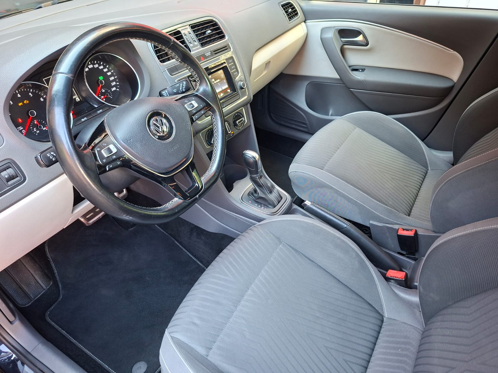 VW 1.2 BlueMotion Automatique-image-6