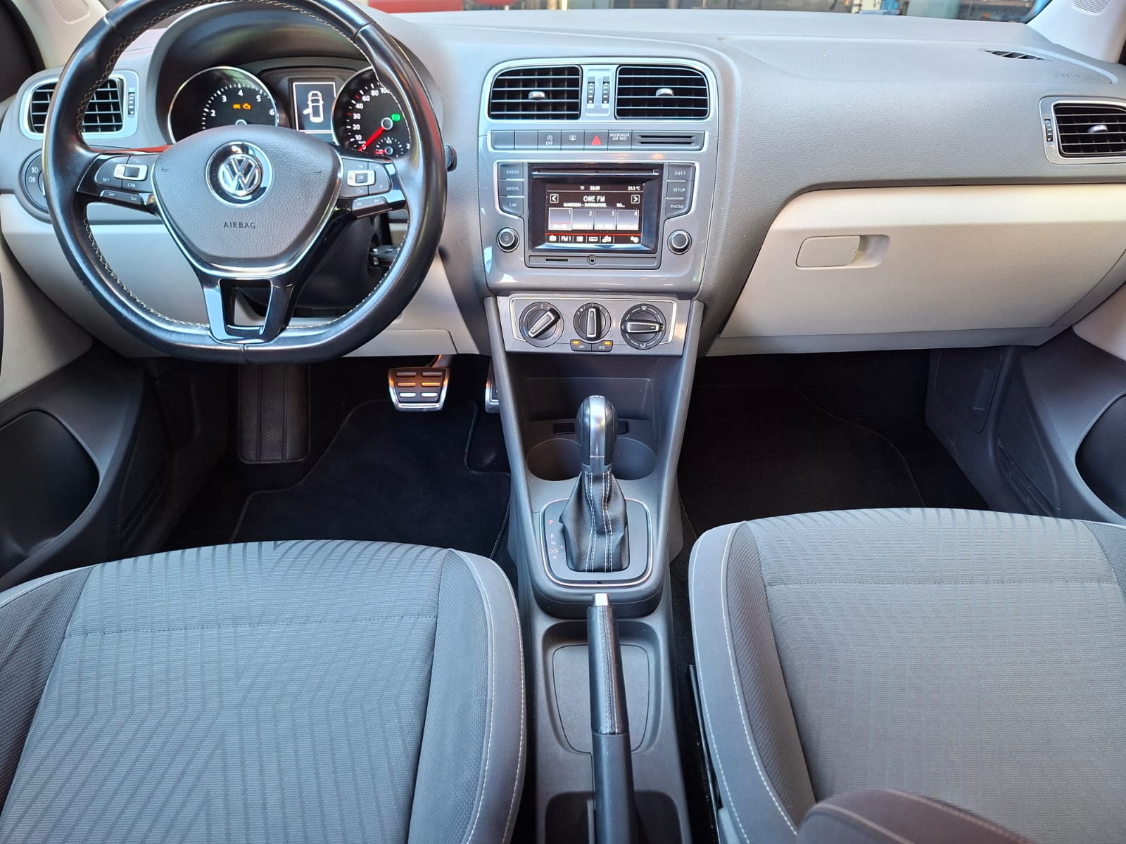 VW 1.2 BlueMotion Automatique-image-5