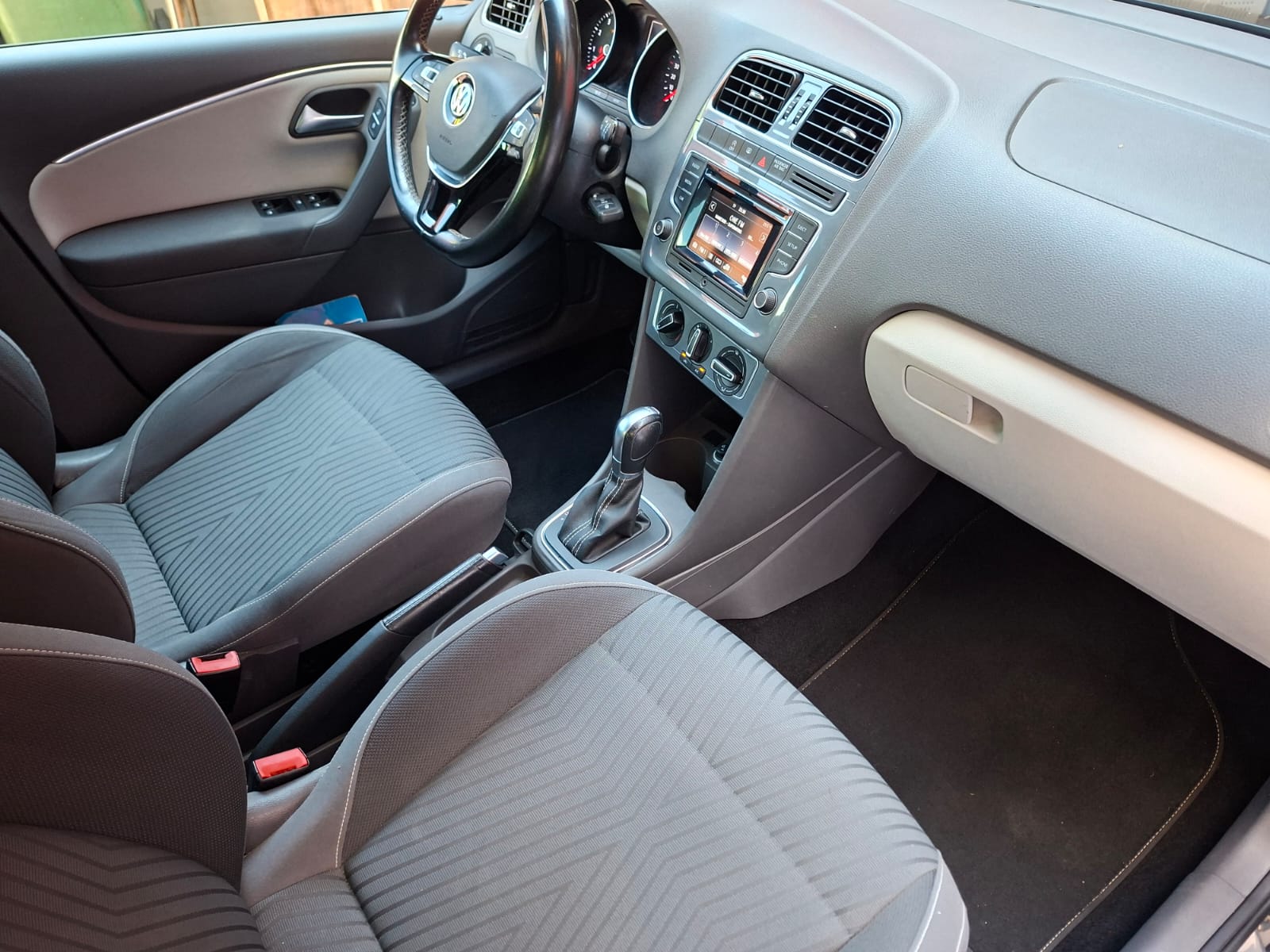 VW 1.2 BlueMotion Automatique-image-4