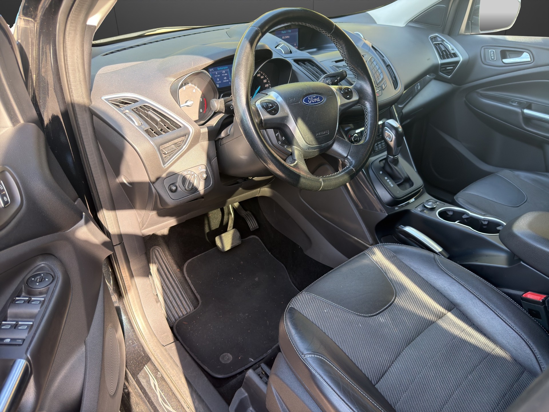 FORD Kuga 2.0 TDCi Titanium 4WD PowerShift-image-8