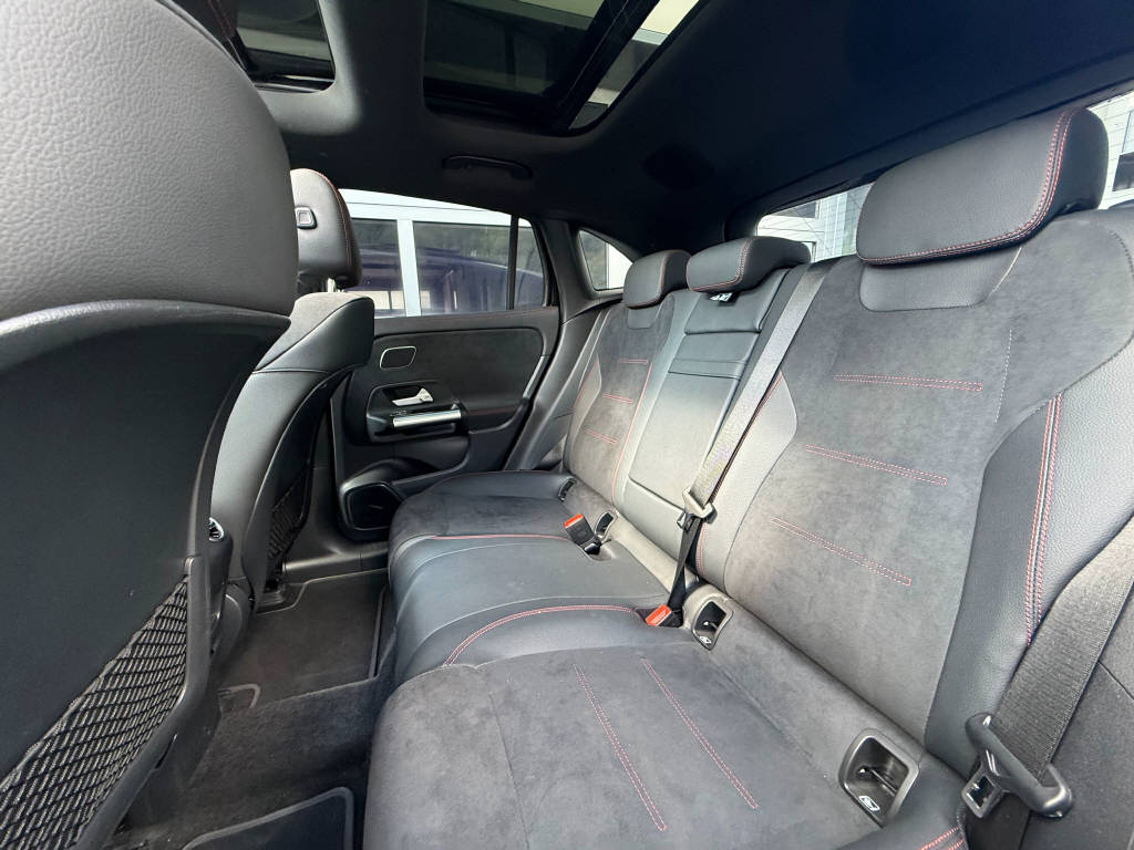 MERCEDES-BENZ EQA 350 Swiss Star AMG Line 4matic - CH-image-8