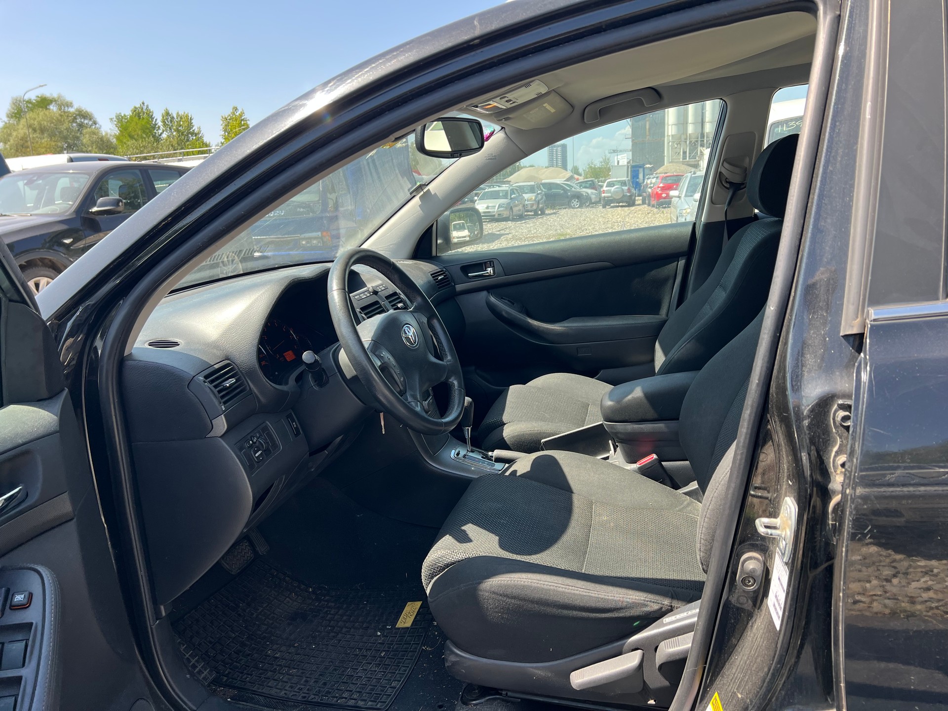 TOYOTA Avensis 2.0 D4 VVT-i Linea Sol Sportswagon-image-5