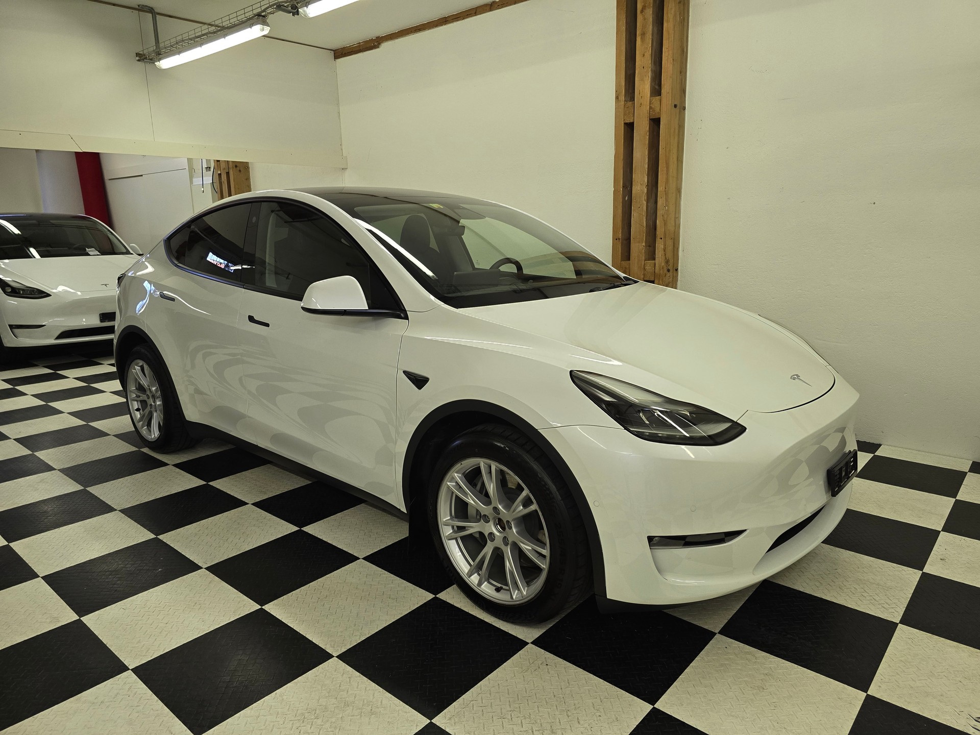 TESLA Model Y Long Range-image-10