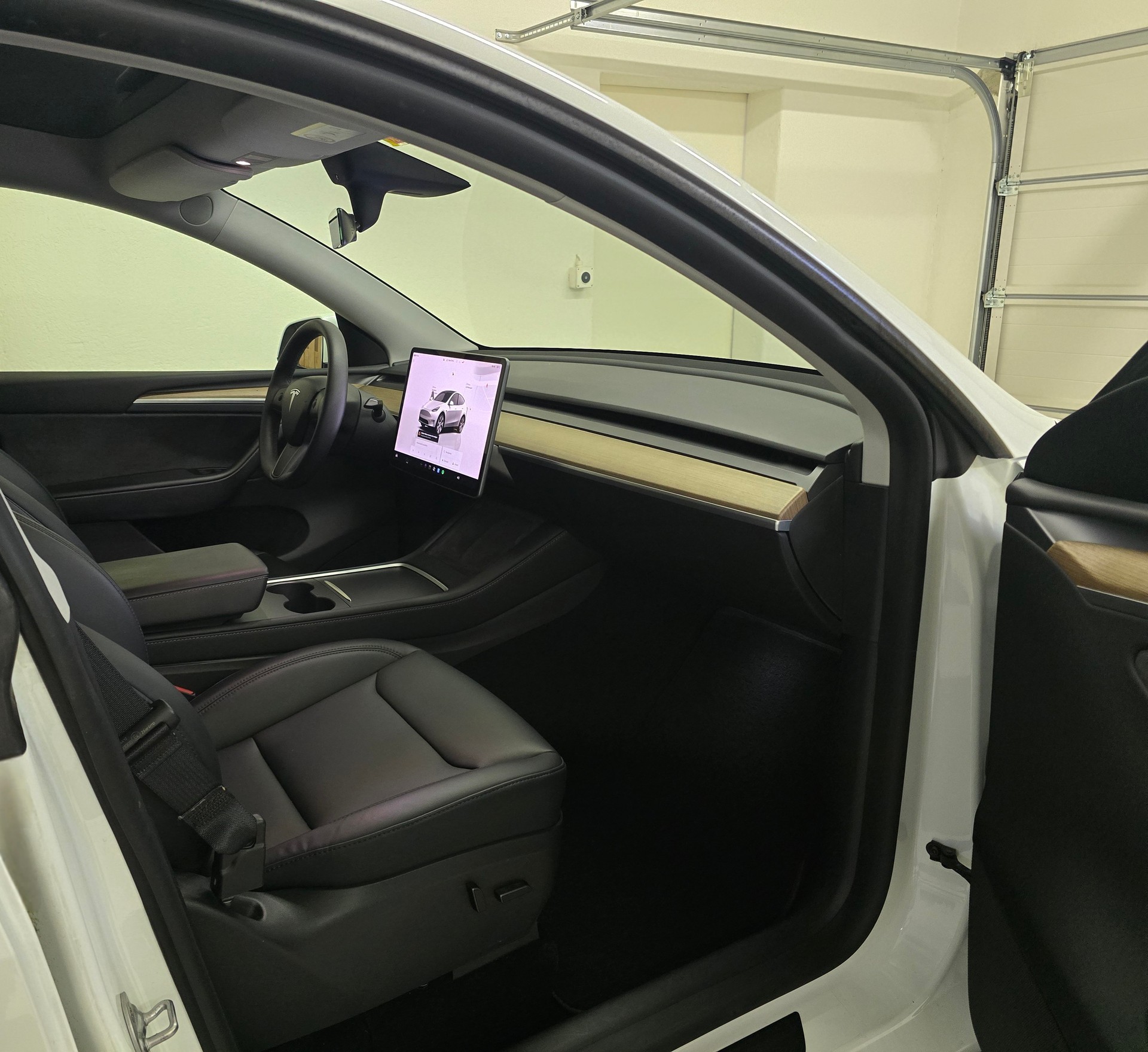 TESLA Model Y Long Range-image-13