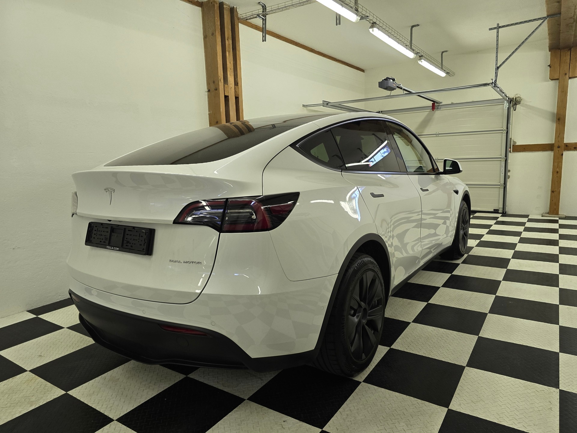 TESLA Model Y Long Range-image-8