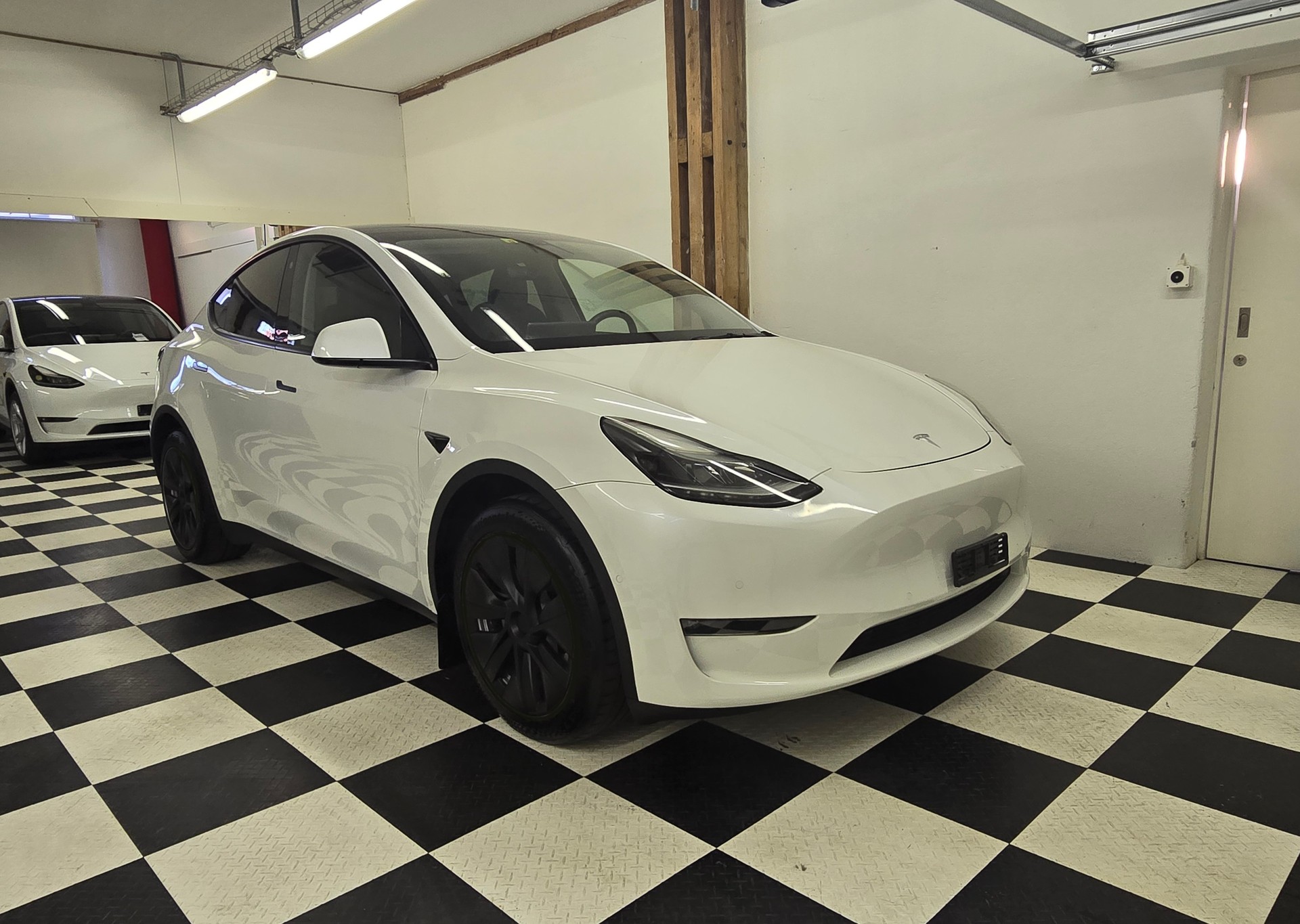 TESLA Model Y Long Range-image-0