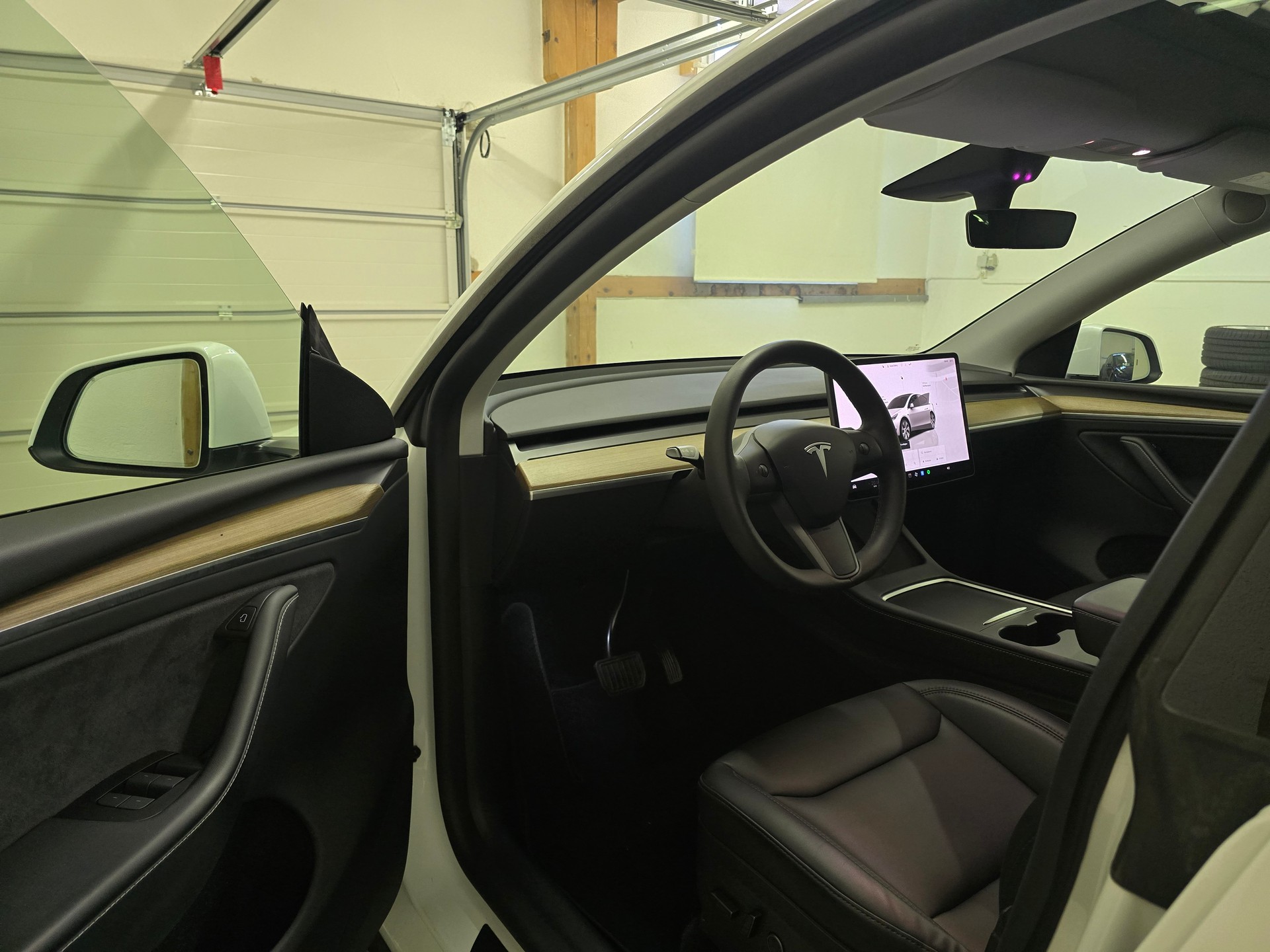 TESLA Model Y Long Range-image-11
