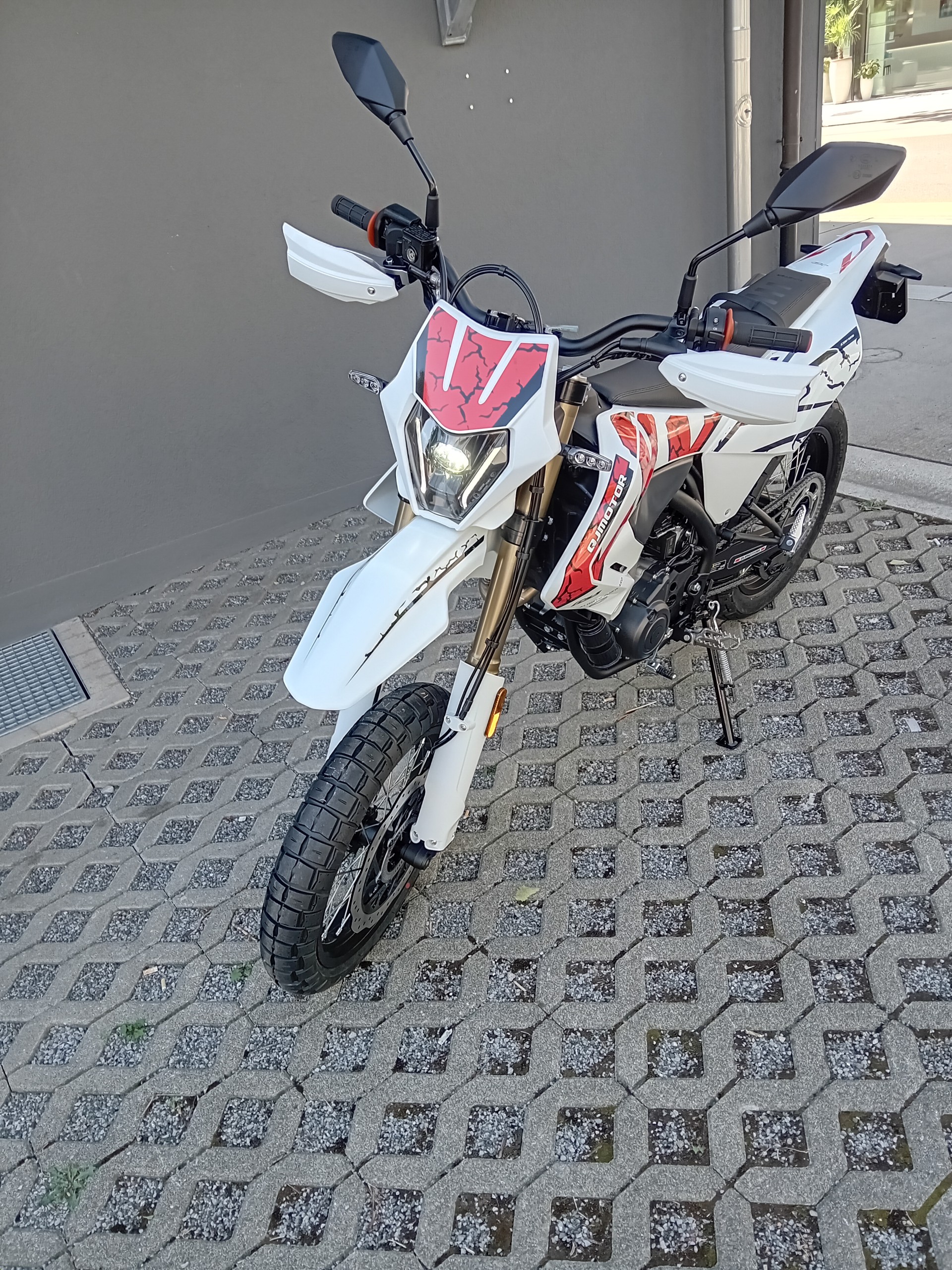 QJ COV 125-image-2