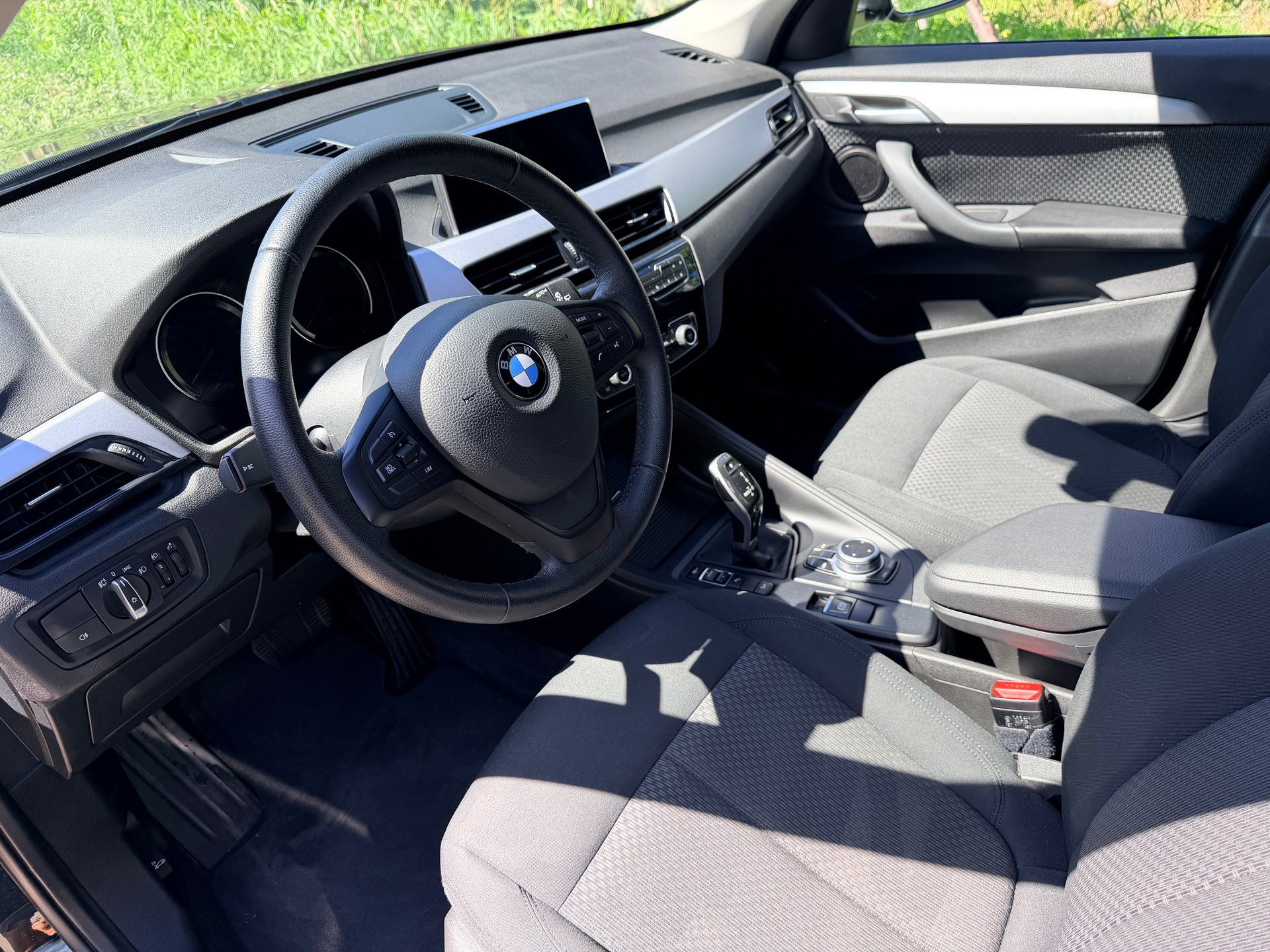 BMW X1 xDrive 20i Essential Edition Steptronic-image-4