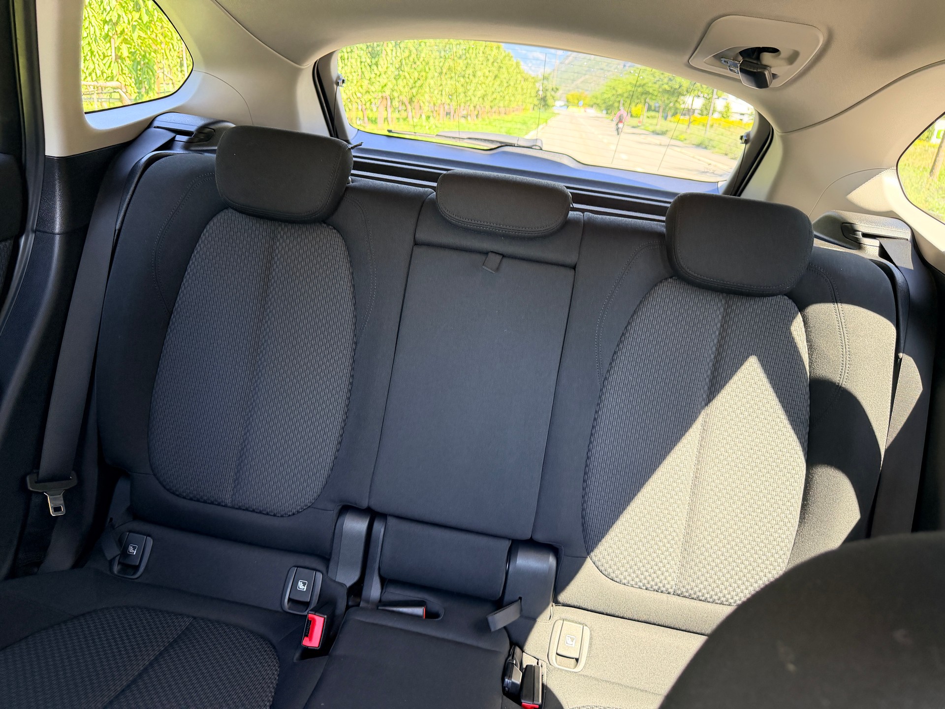 BMW X1 xDrive 20i Essential Edition Steptronic-image-5