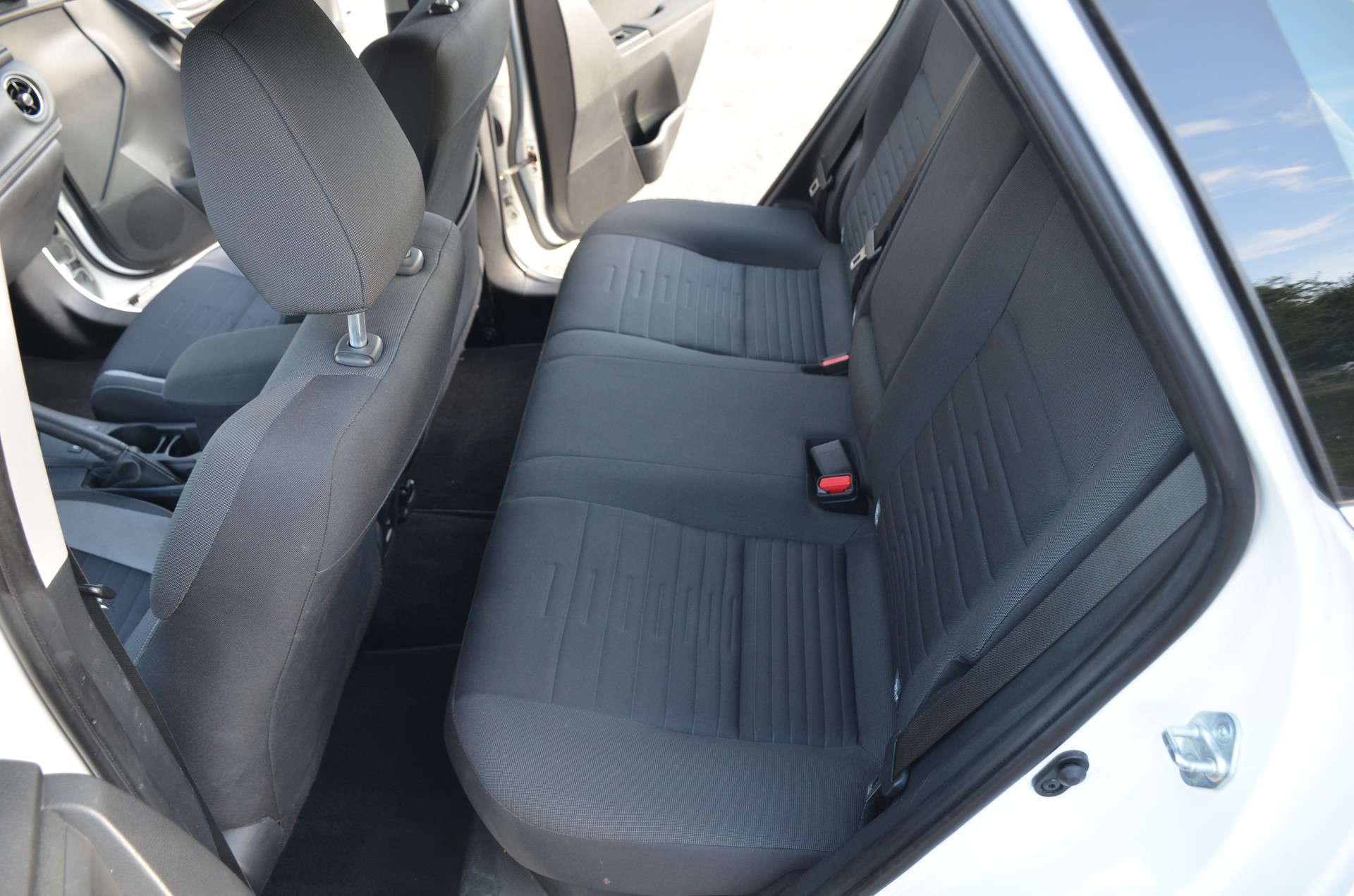 TOYOTA Auris Touring Sports 1.8 HSD Luna e-CVT-image-19