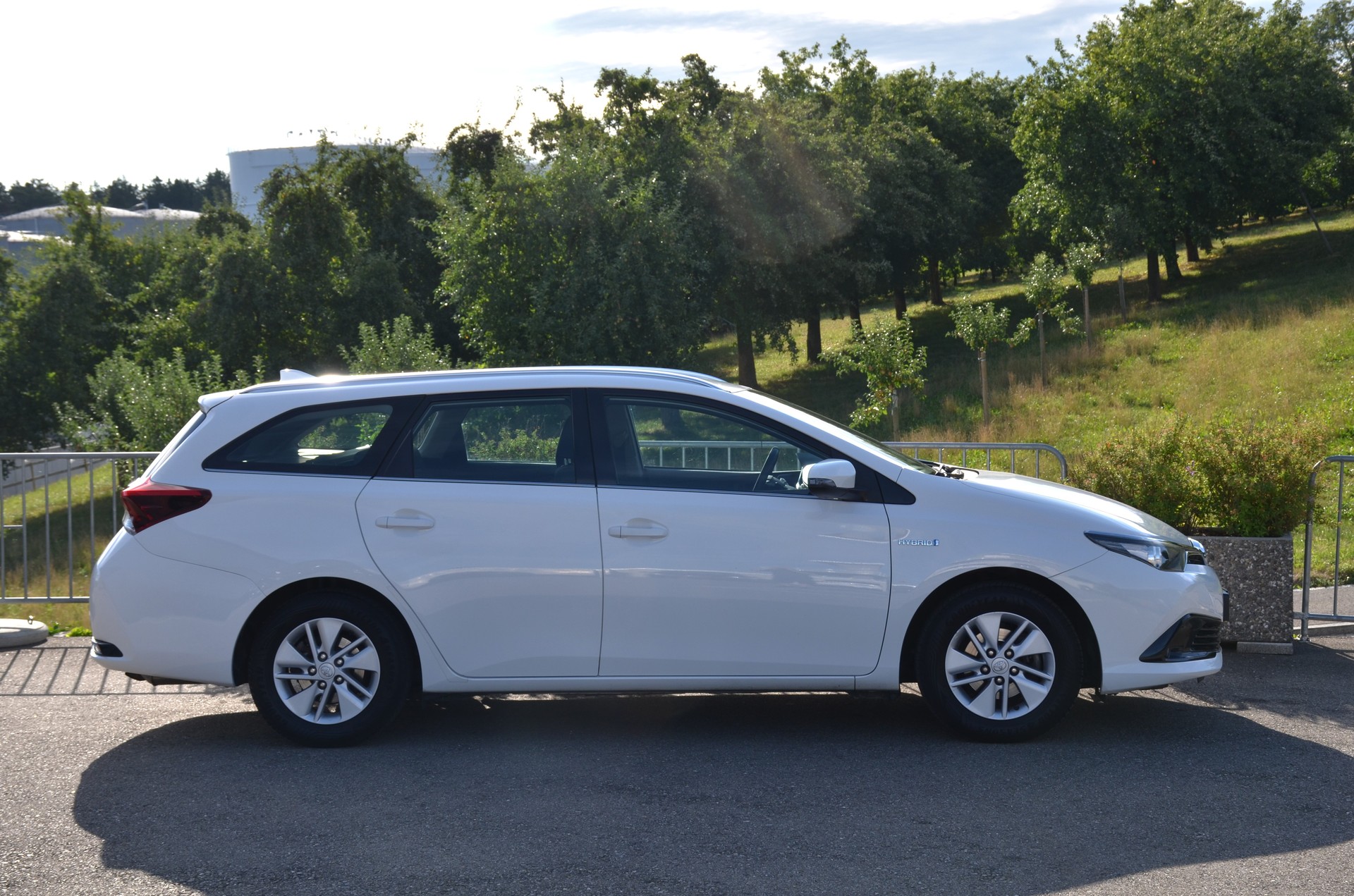 TOYOTA Auris Touring Sports 1.8 HSD Luna e-CVT-image-8
